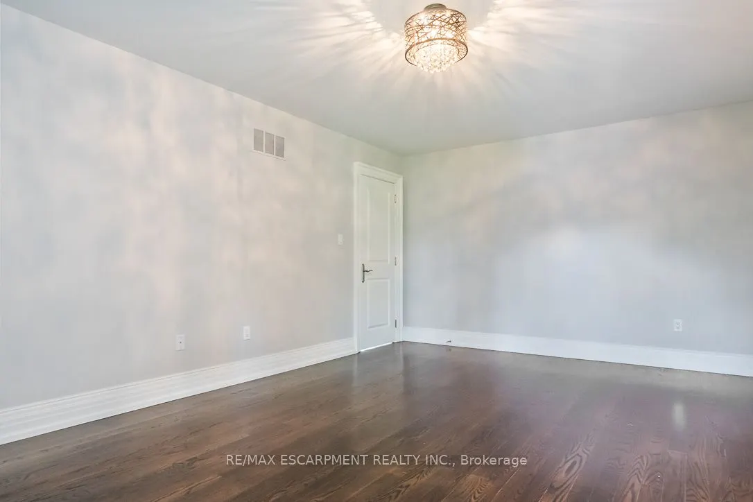 1229 Minaki Road