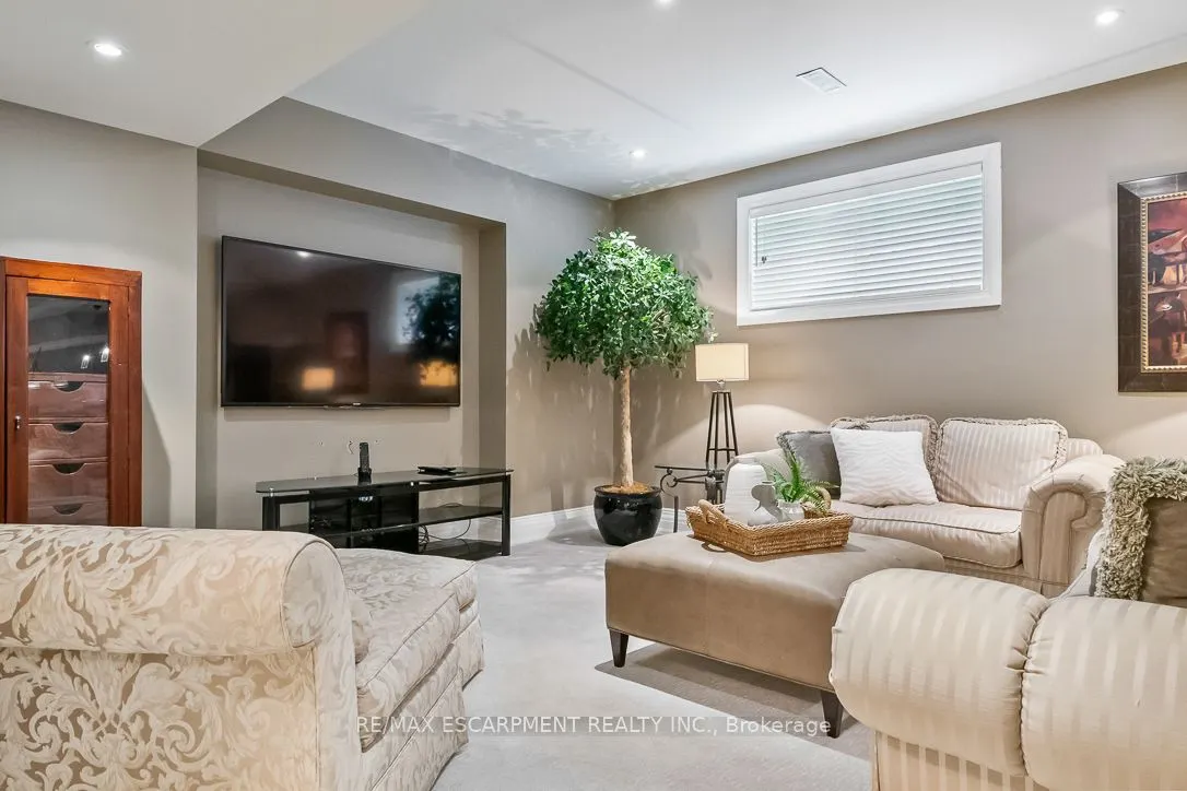 1229 Minaki Road