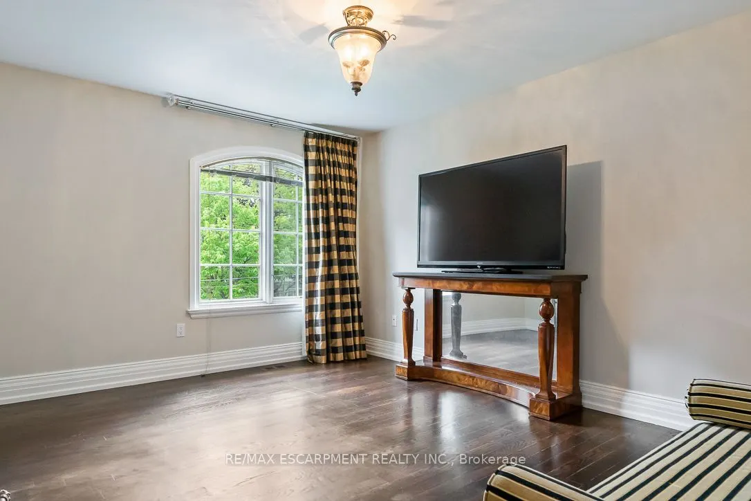 1229 Minaki Road