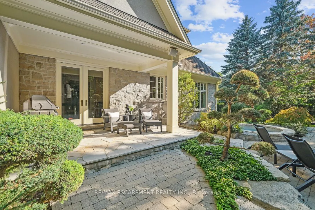 1229 Minaki Road