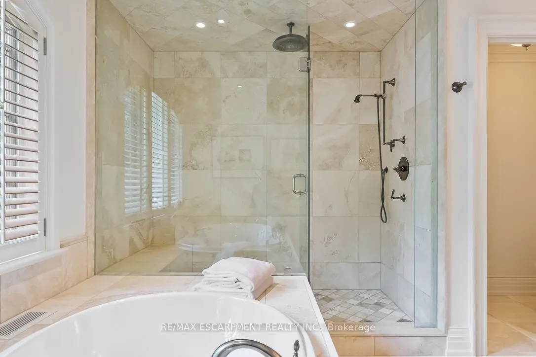 1229 Minaki Road