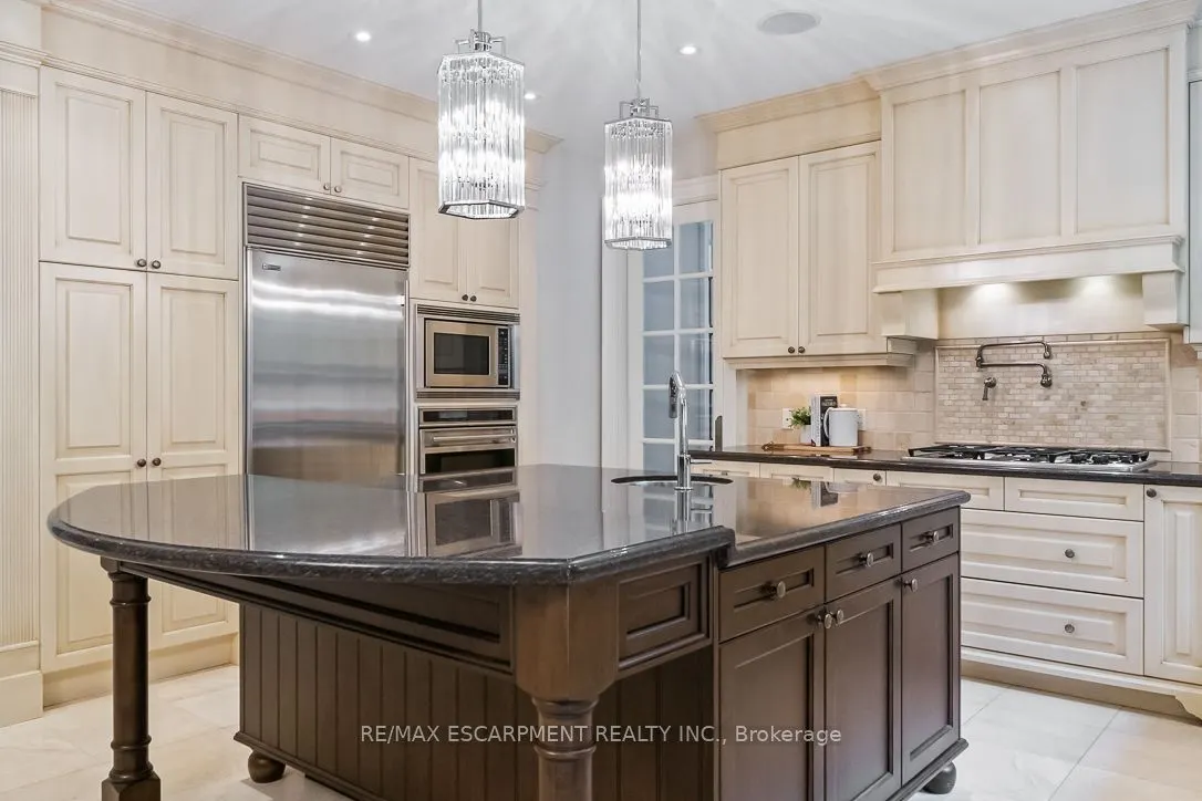 1229 Minaki Road