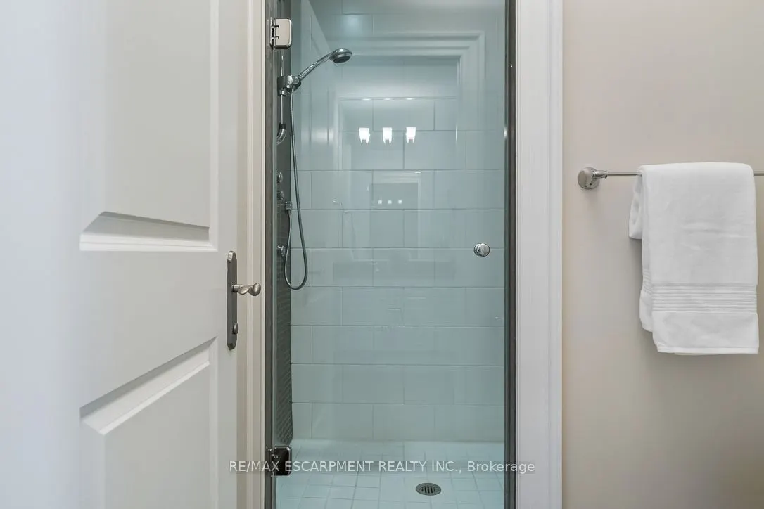 1229 Minaki Road