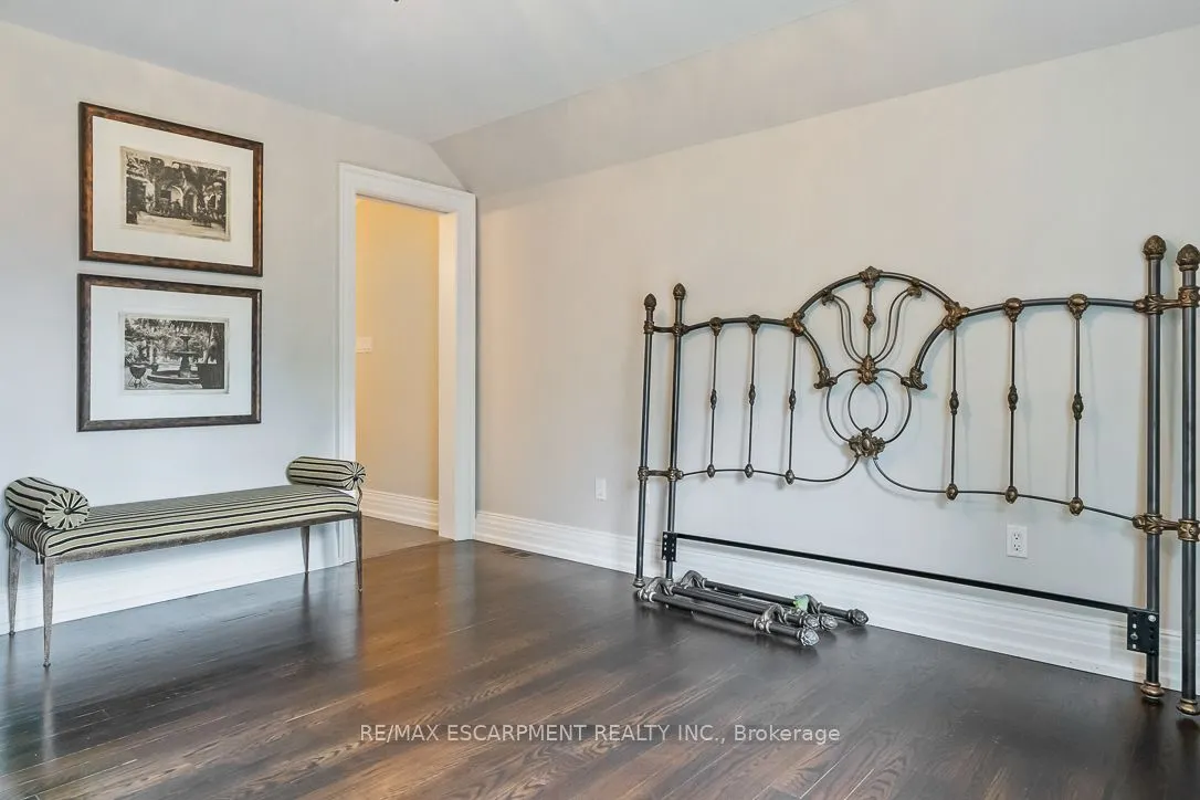 1229 Minaki Road