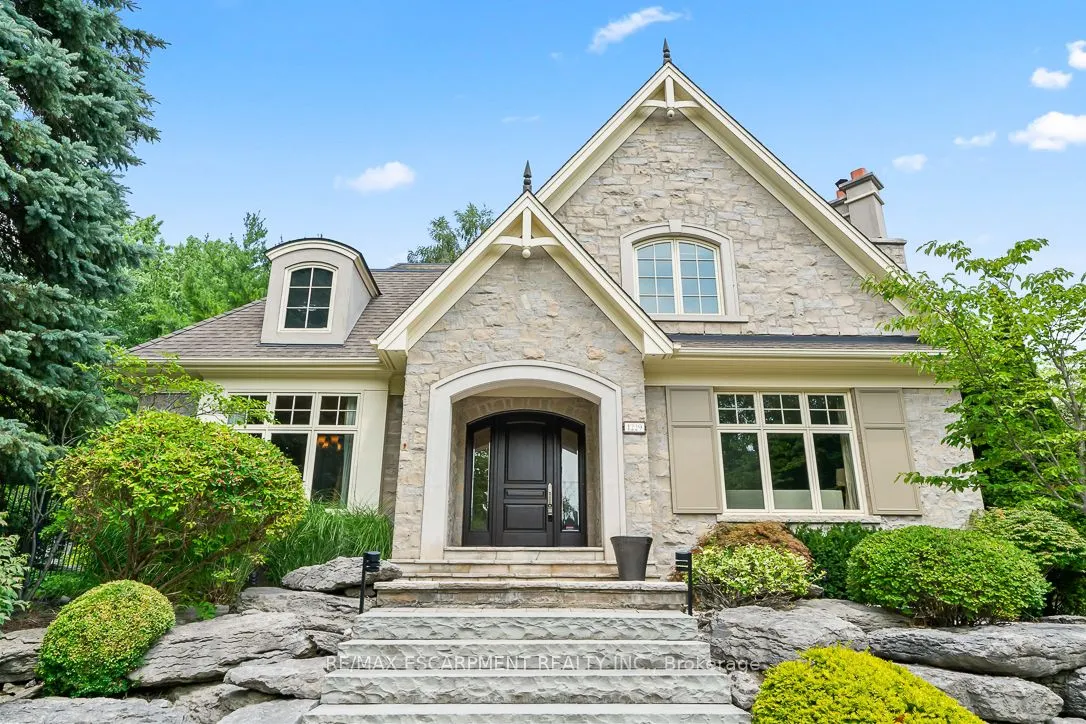 1229 Minaki Road