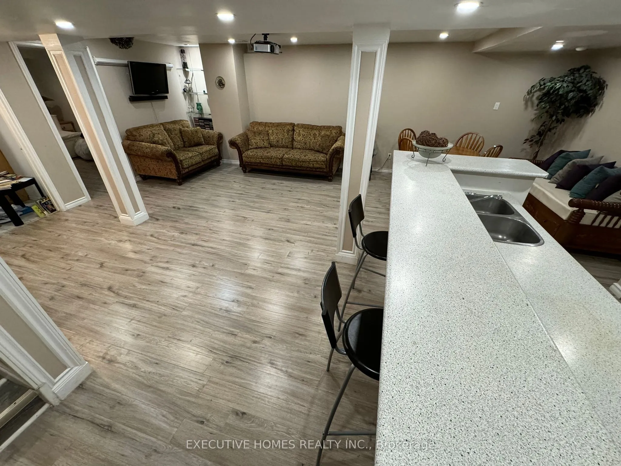 3382 Bertrand Road N