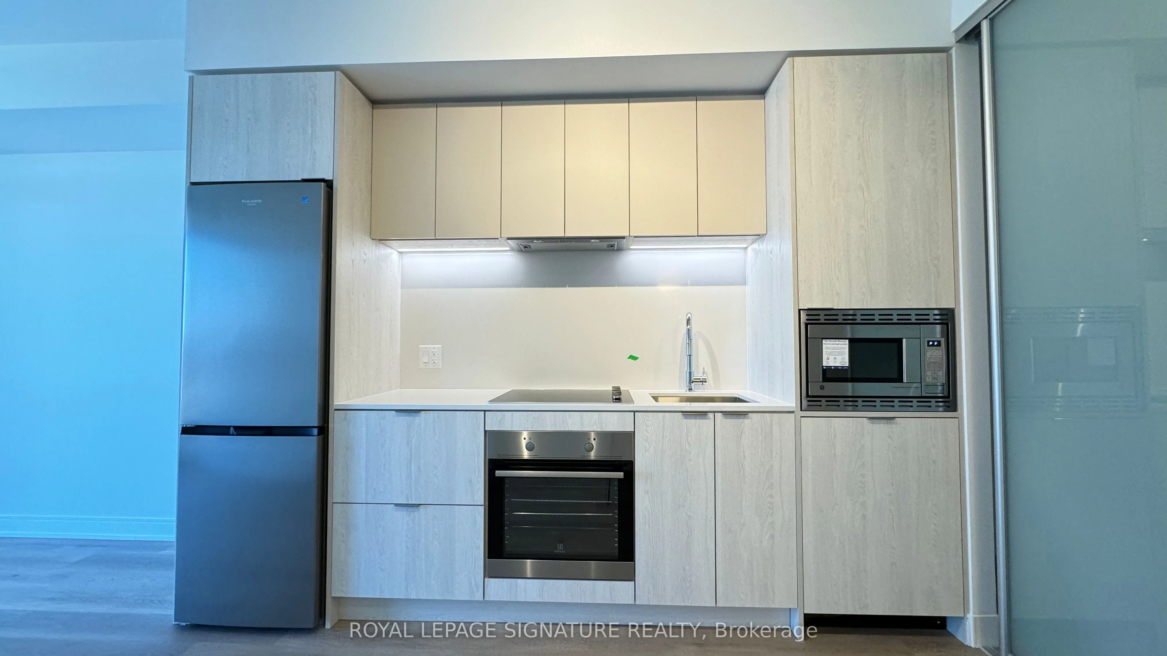 86 Dundas Street E, #410