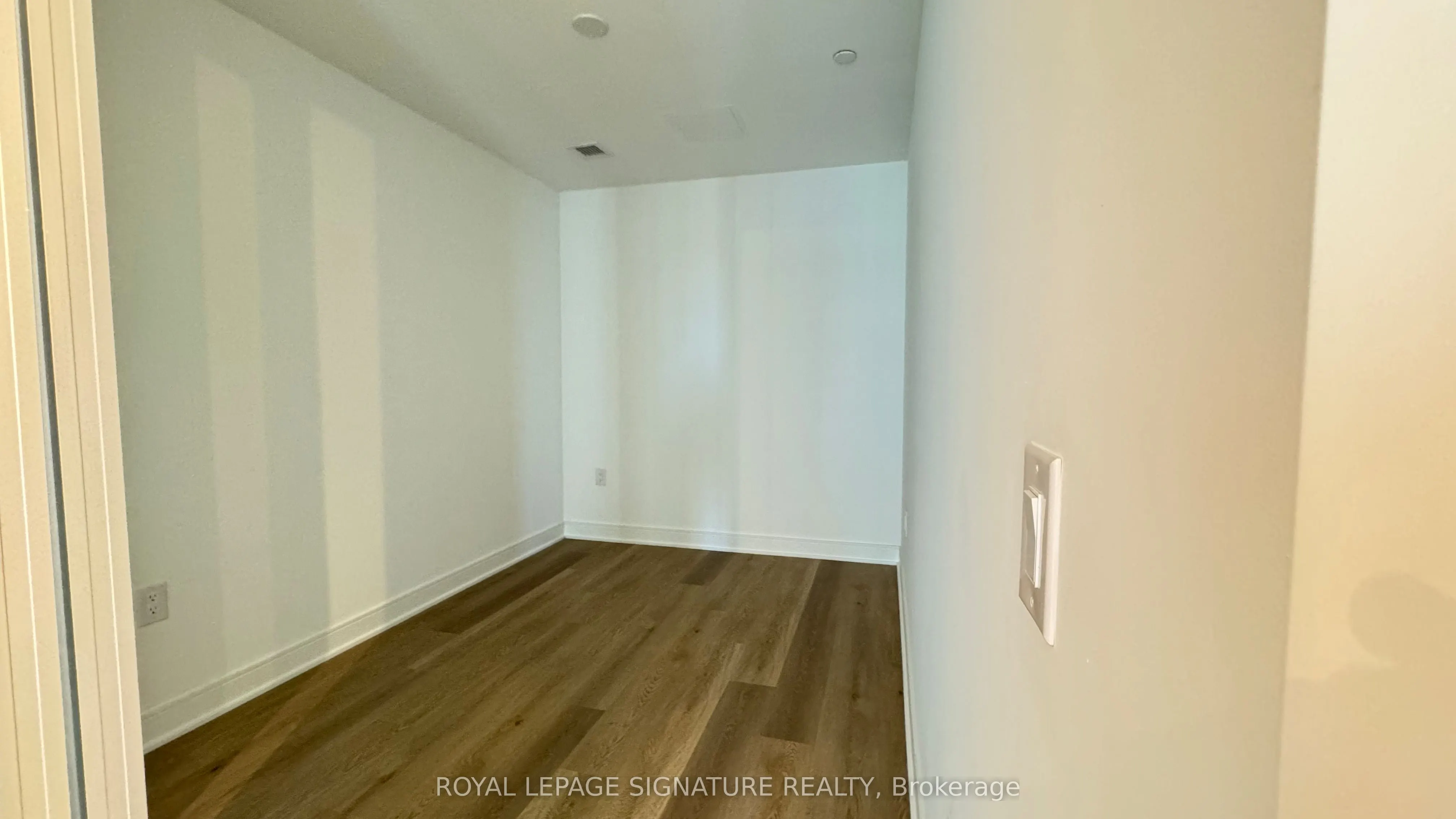 86 Dundas Street E, #410