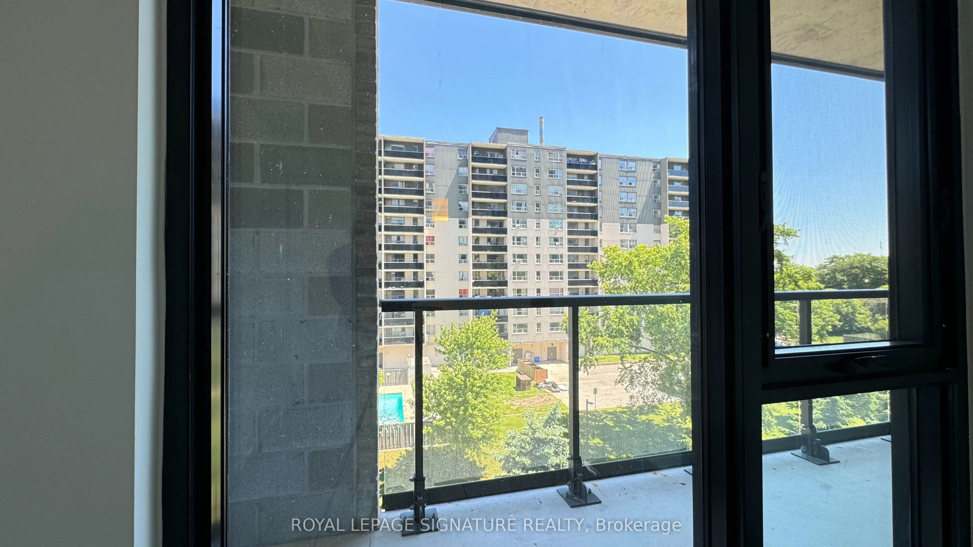 86 Dundas Street E, #410