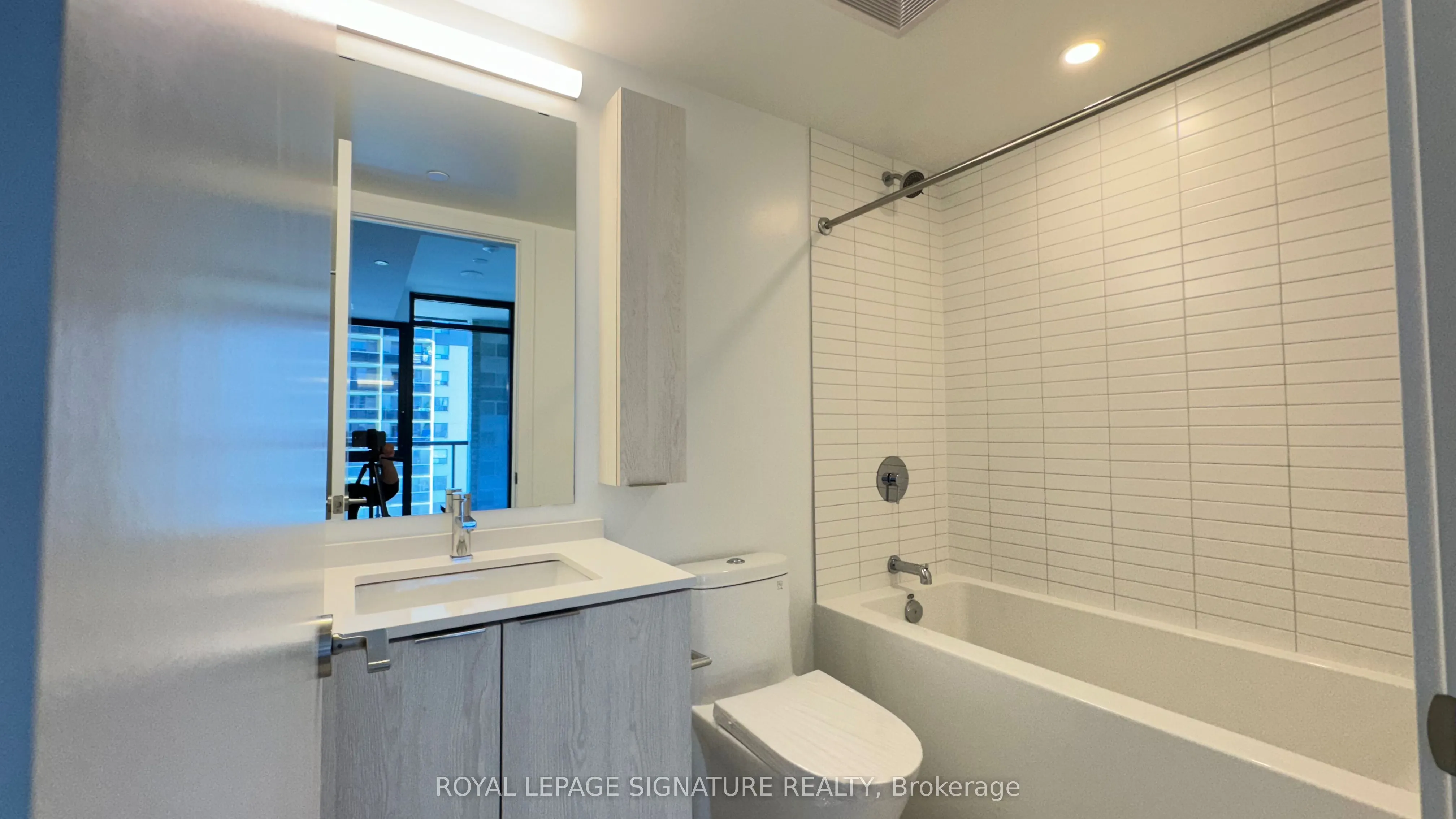 86 Dundas Street E, #410