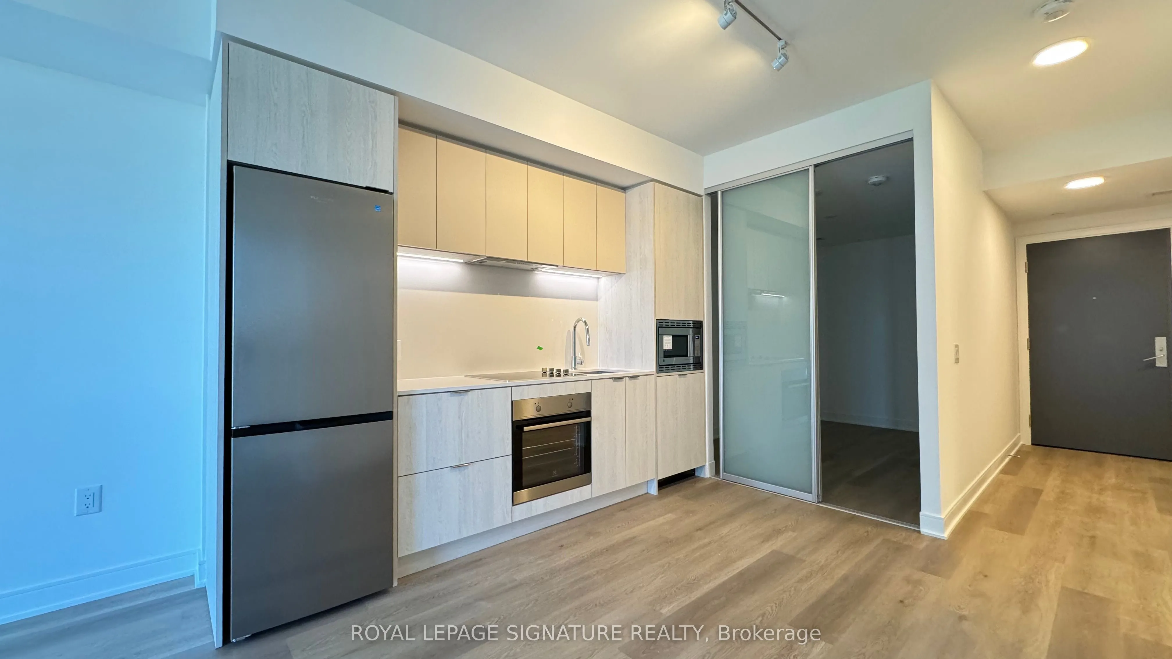 86 Dundas Street E, #410