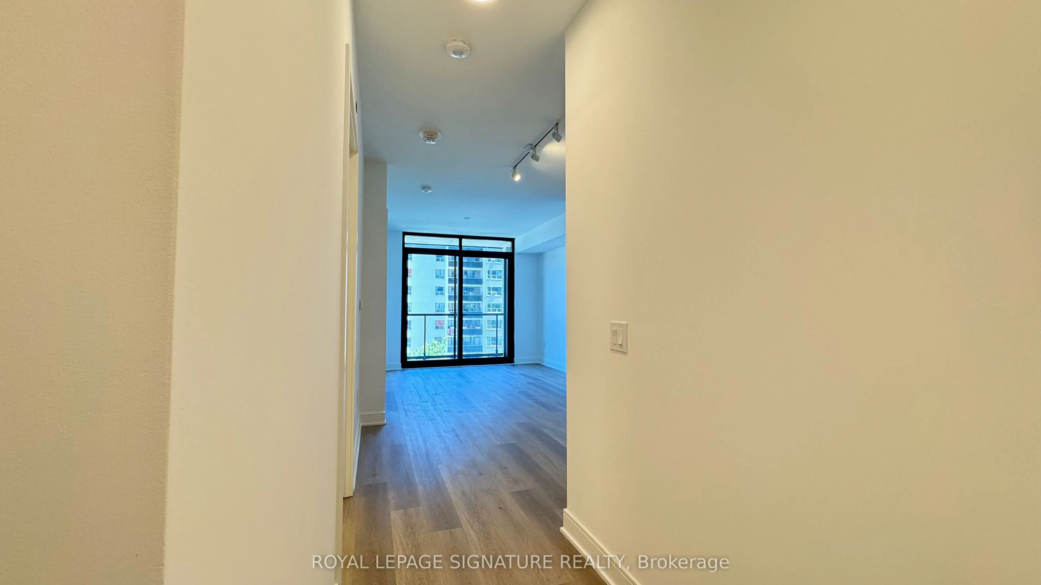 86 Dundas Street E, #410