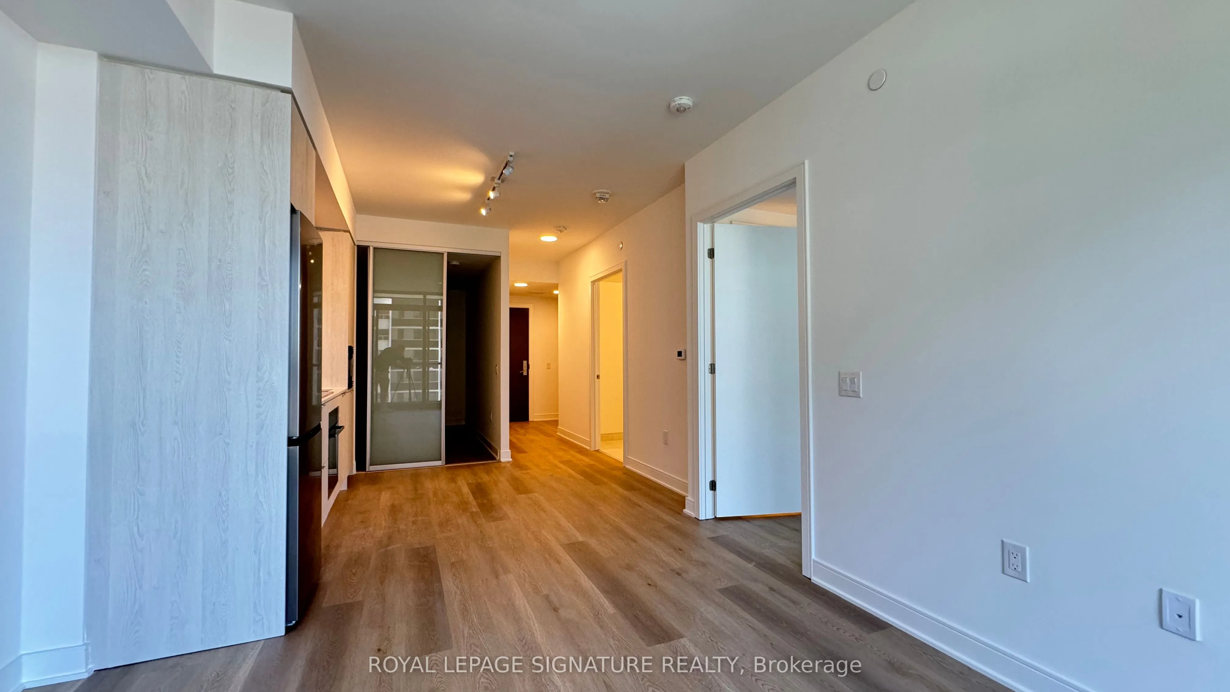 86 Dundas Street E, #410