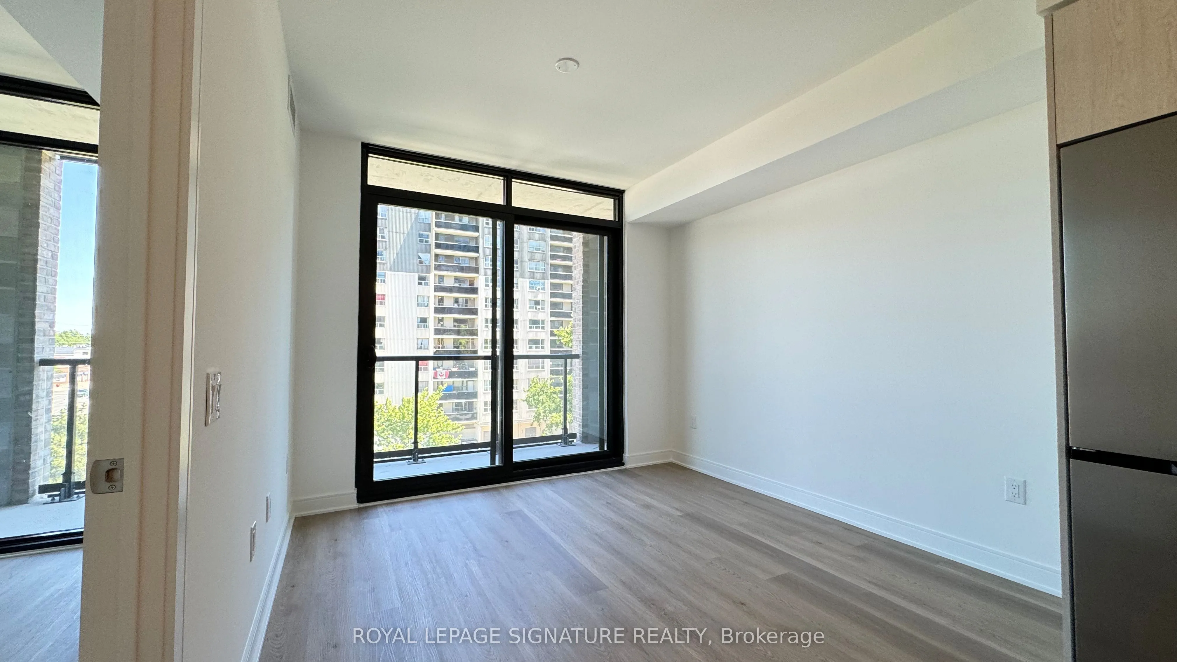 86 Dundas Street E, #410