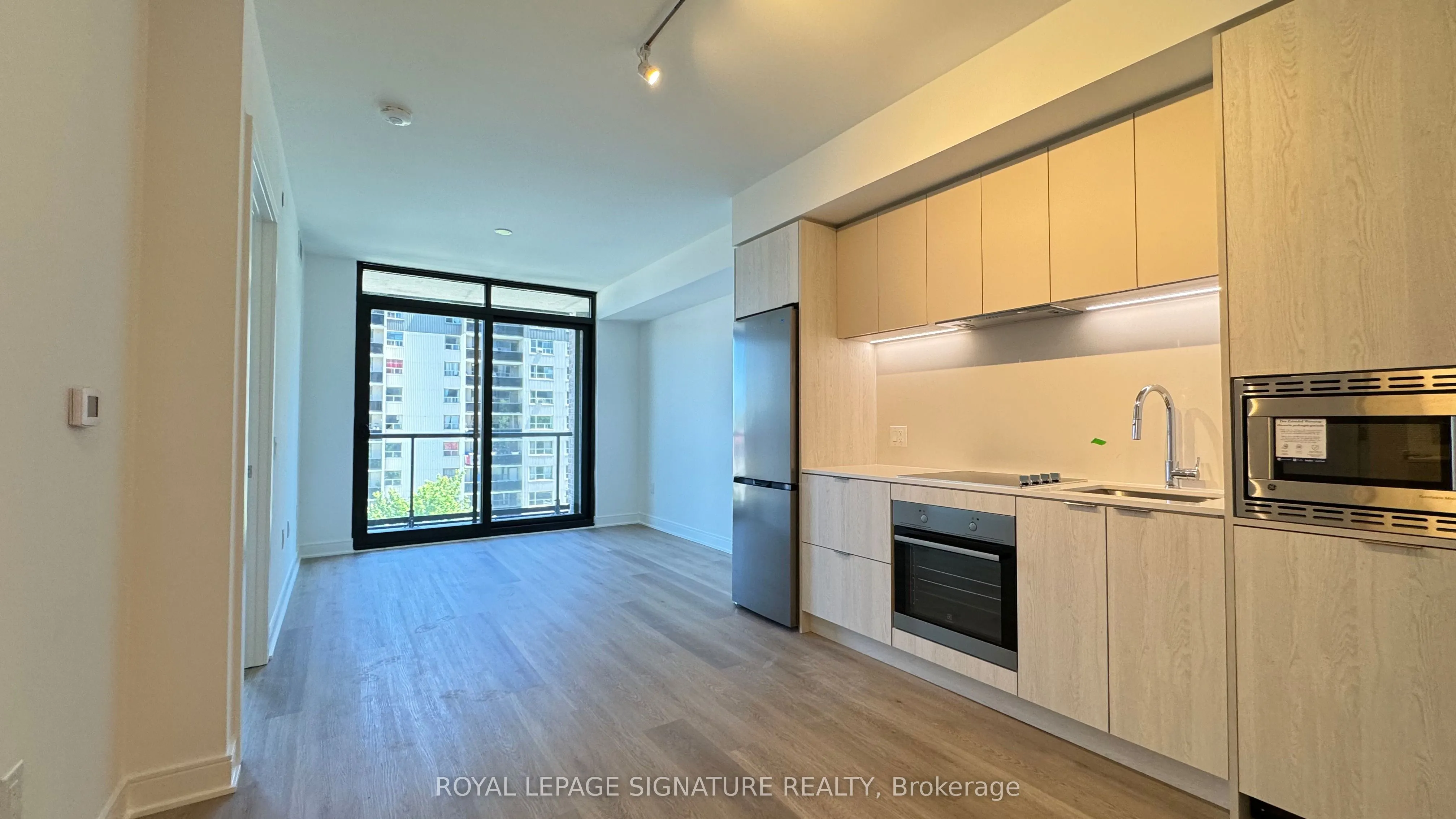 86 Dundas Street E, #410