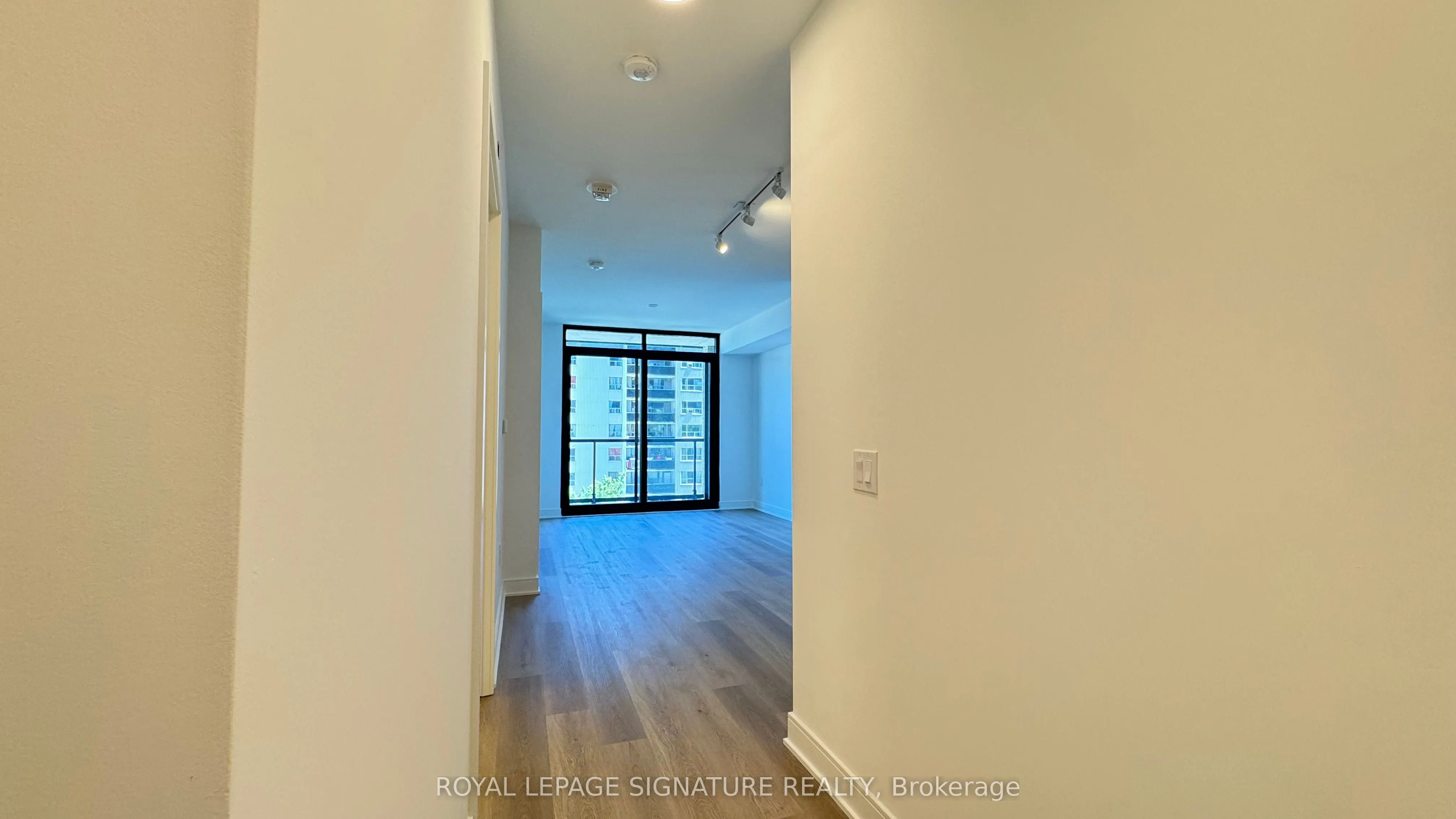 86 Dundas Street E, #410