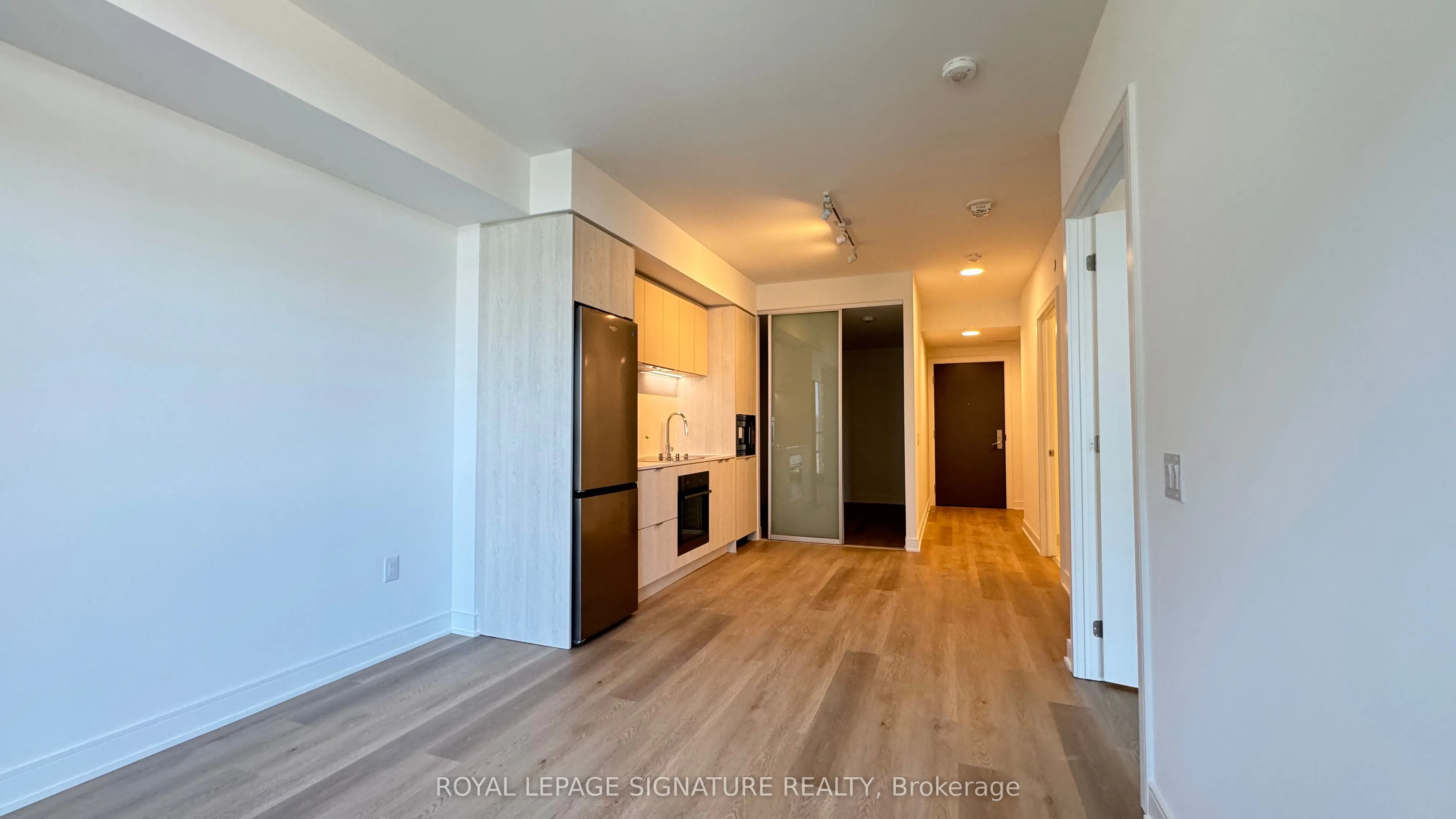 86 Dundas Street E, #410