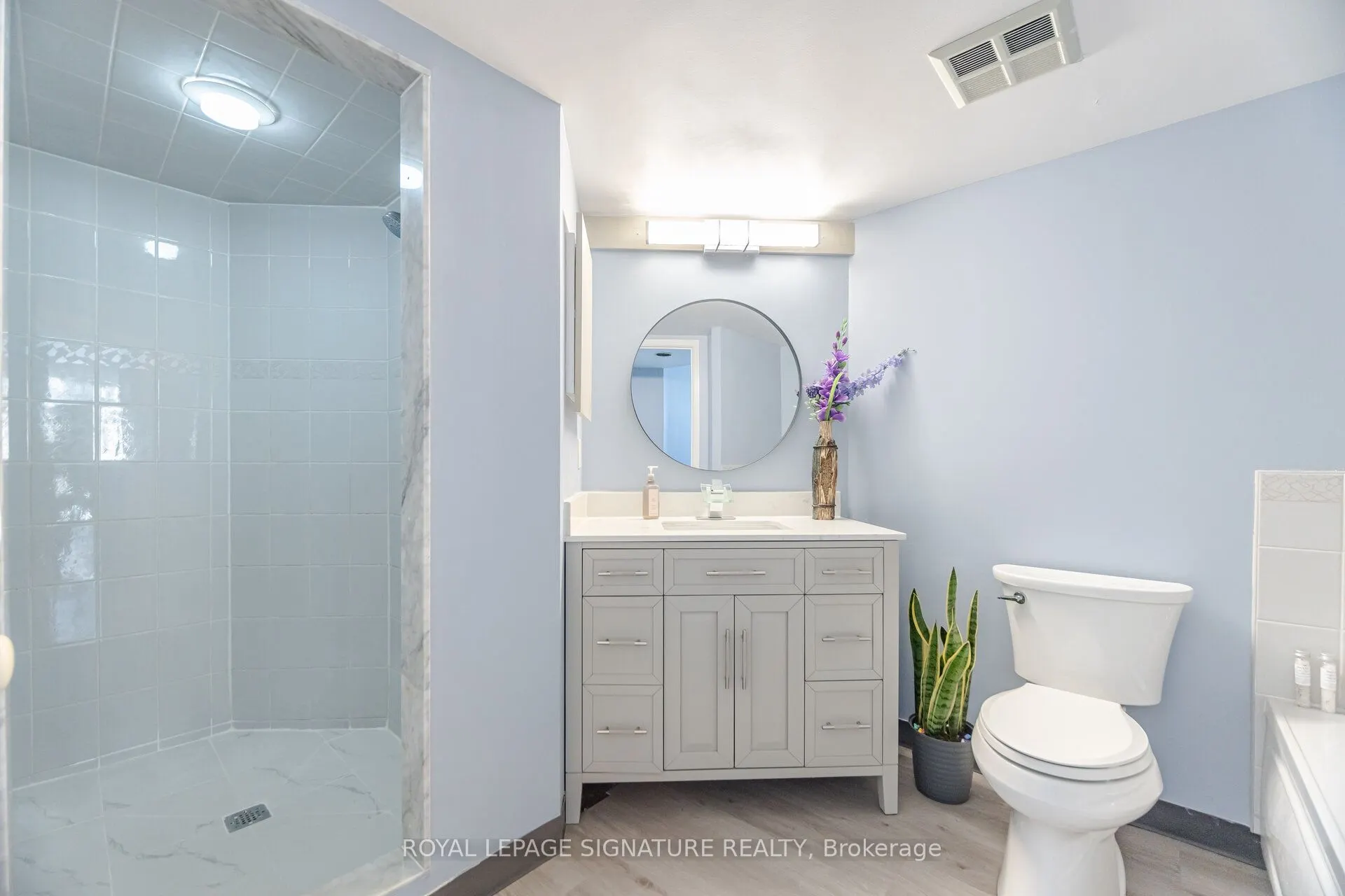 45 Kingsbridge Garden Circle, #3208