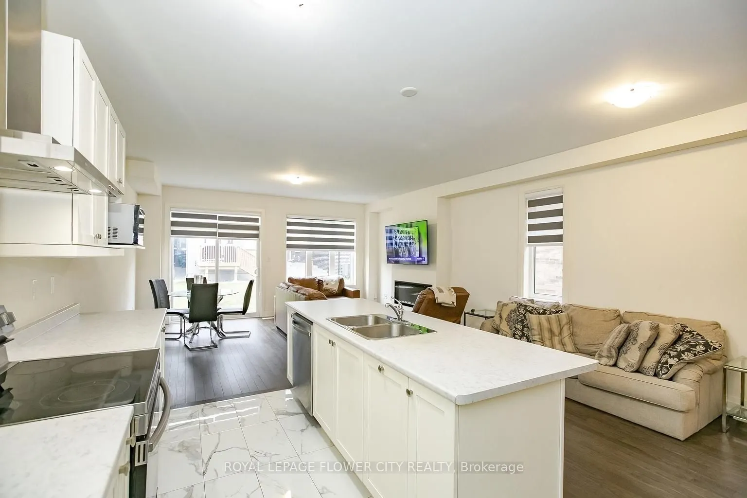114 Adventura Road