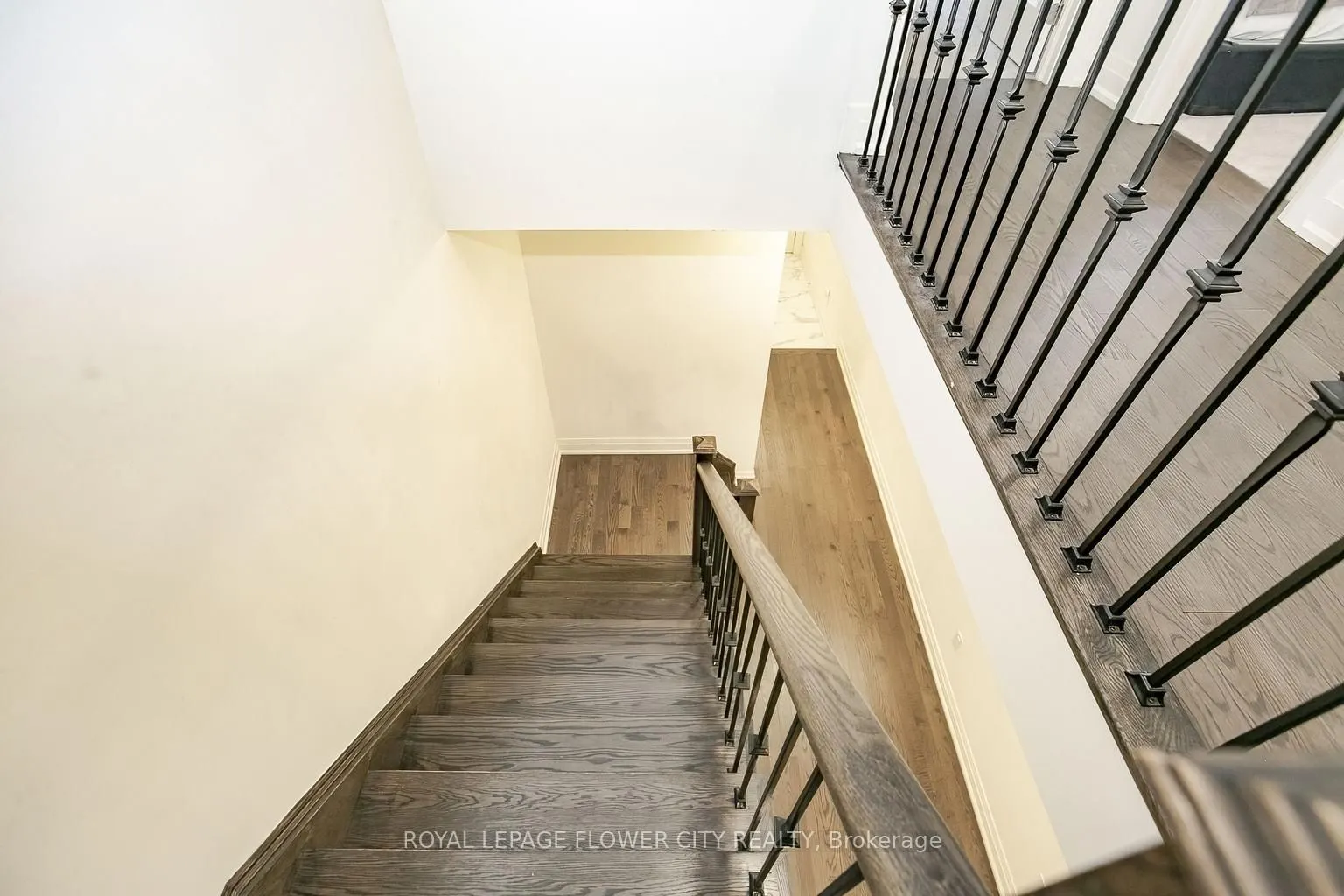 114 Adventura Road
