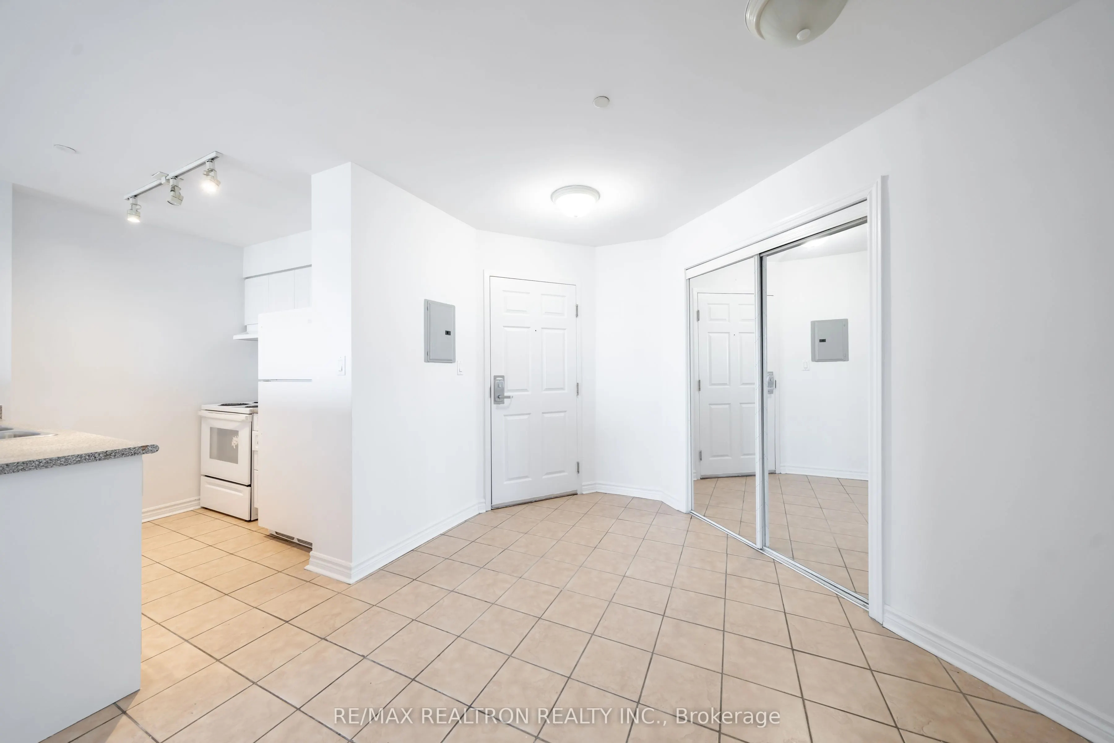 1407 Dupont Street, #402