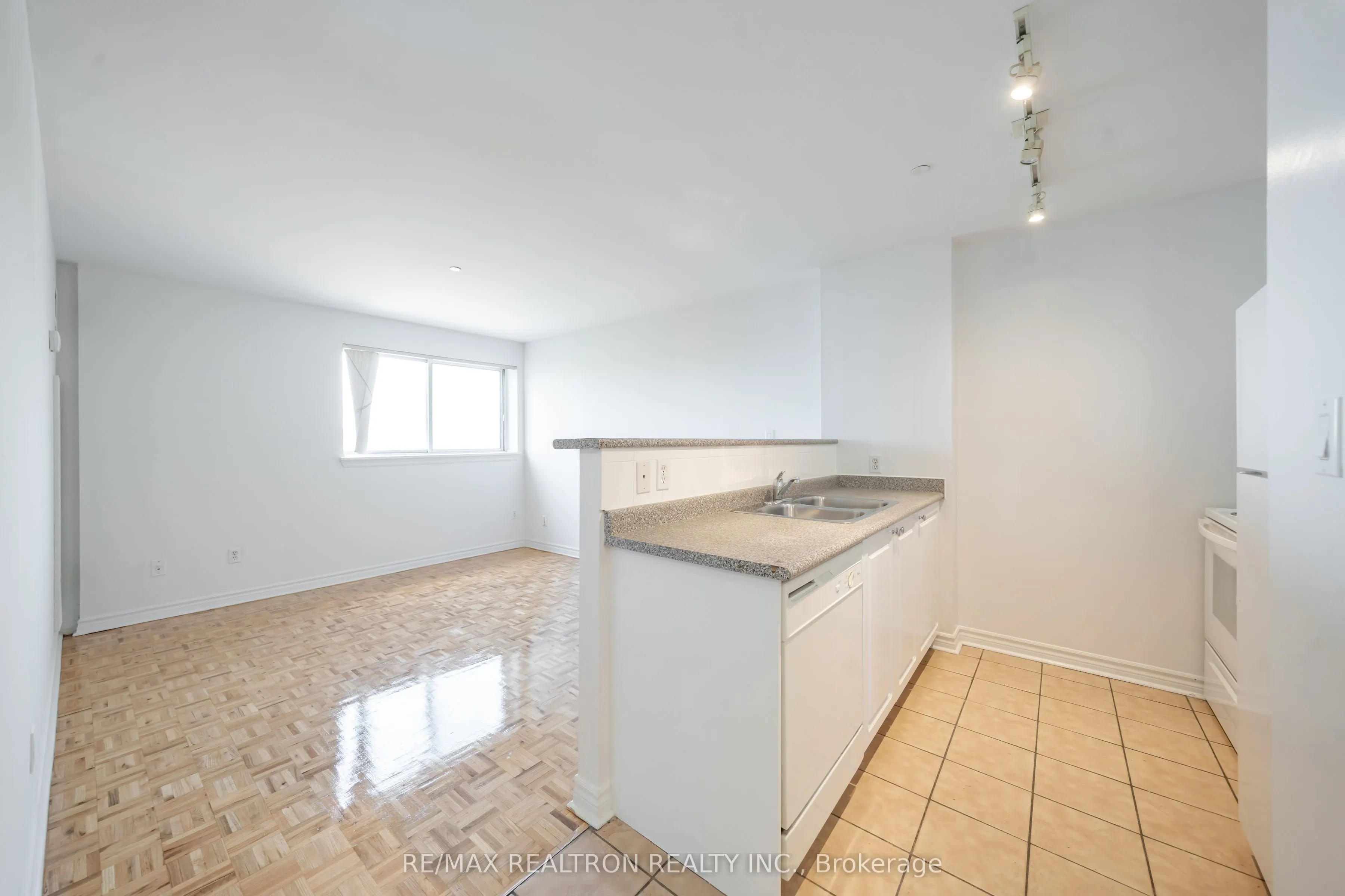 1407 Dupont Street, #402