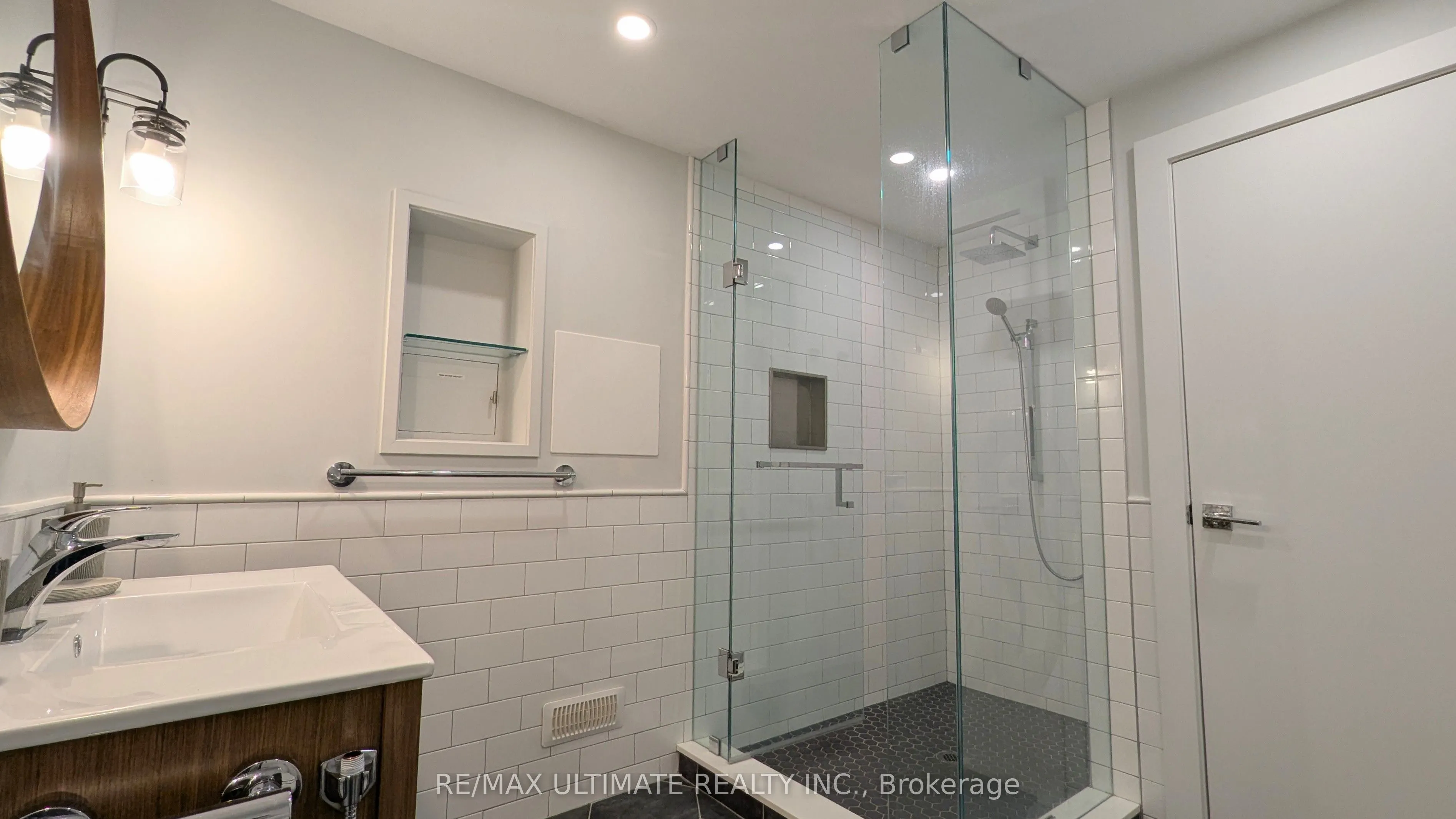 1101 Lakeshore Road W, #Lower