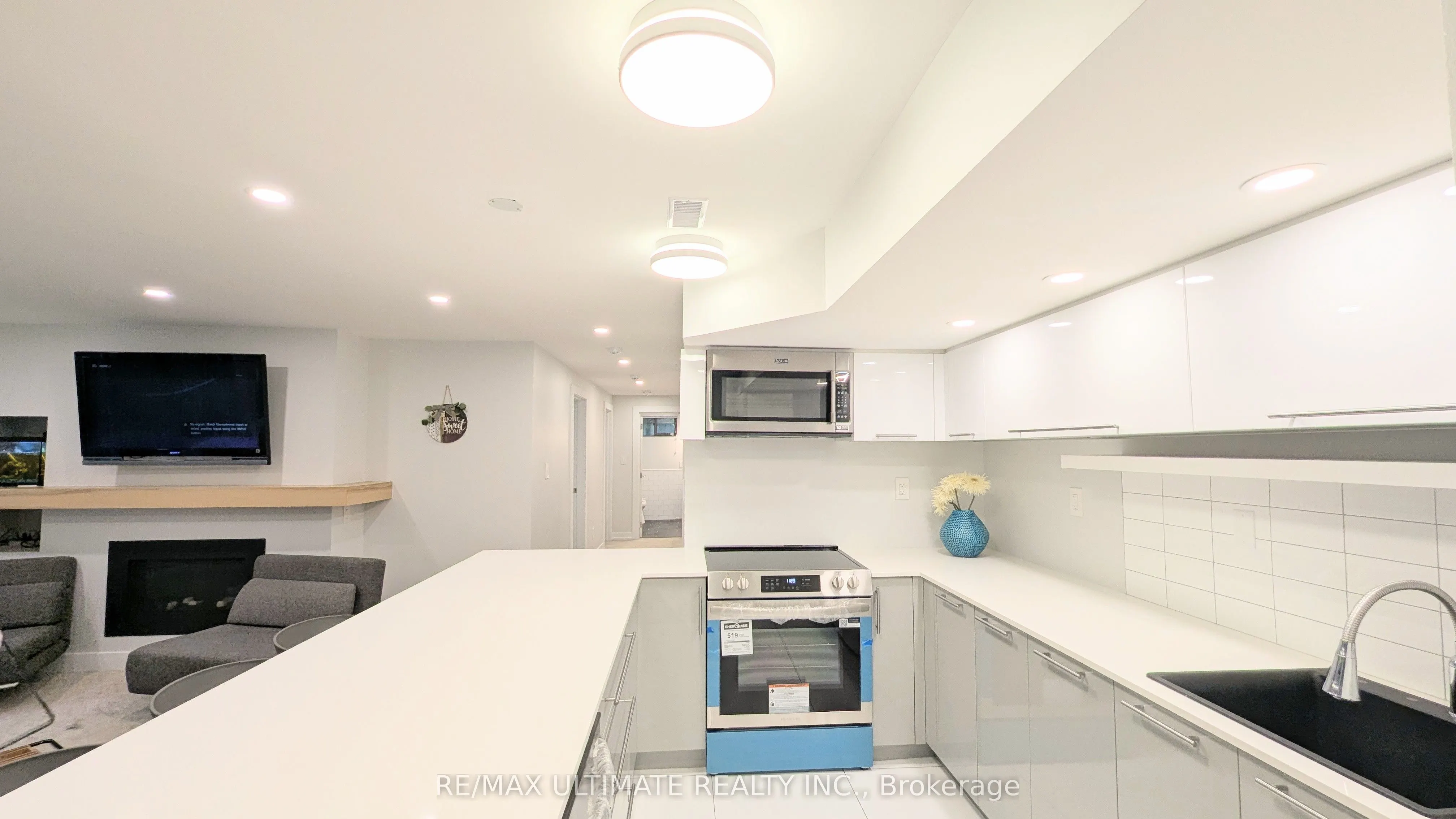 1101 Lakeshore Road W, #Lower