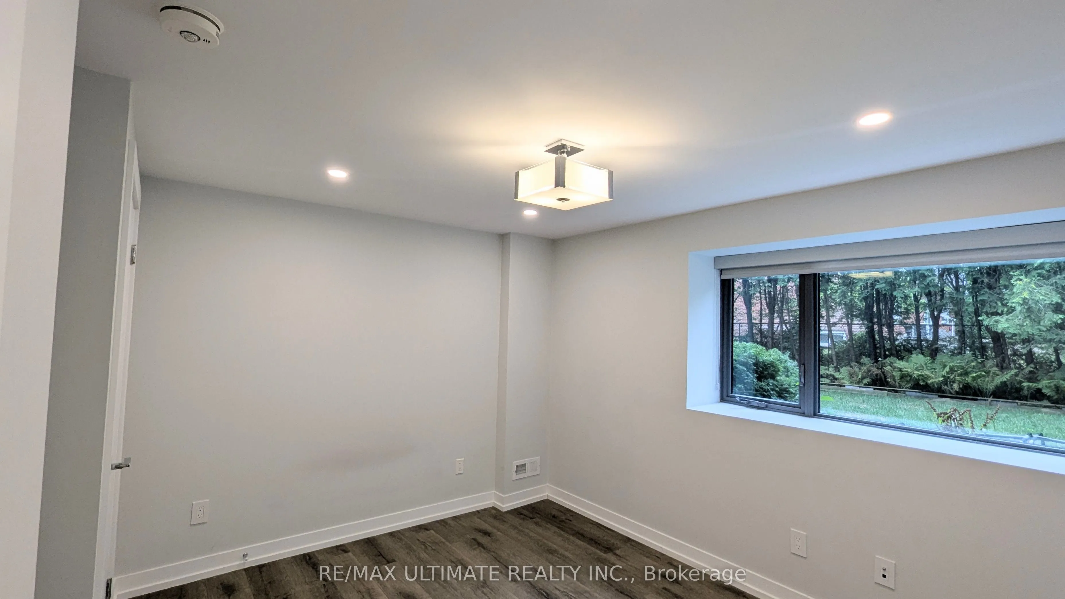 1101 Lakeshore Road W, #Lower