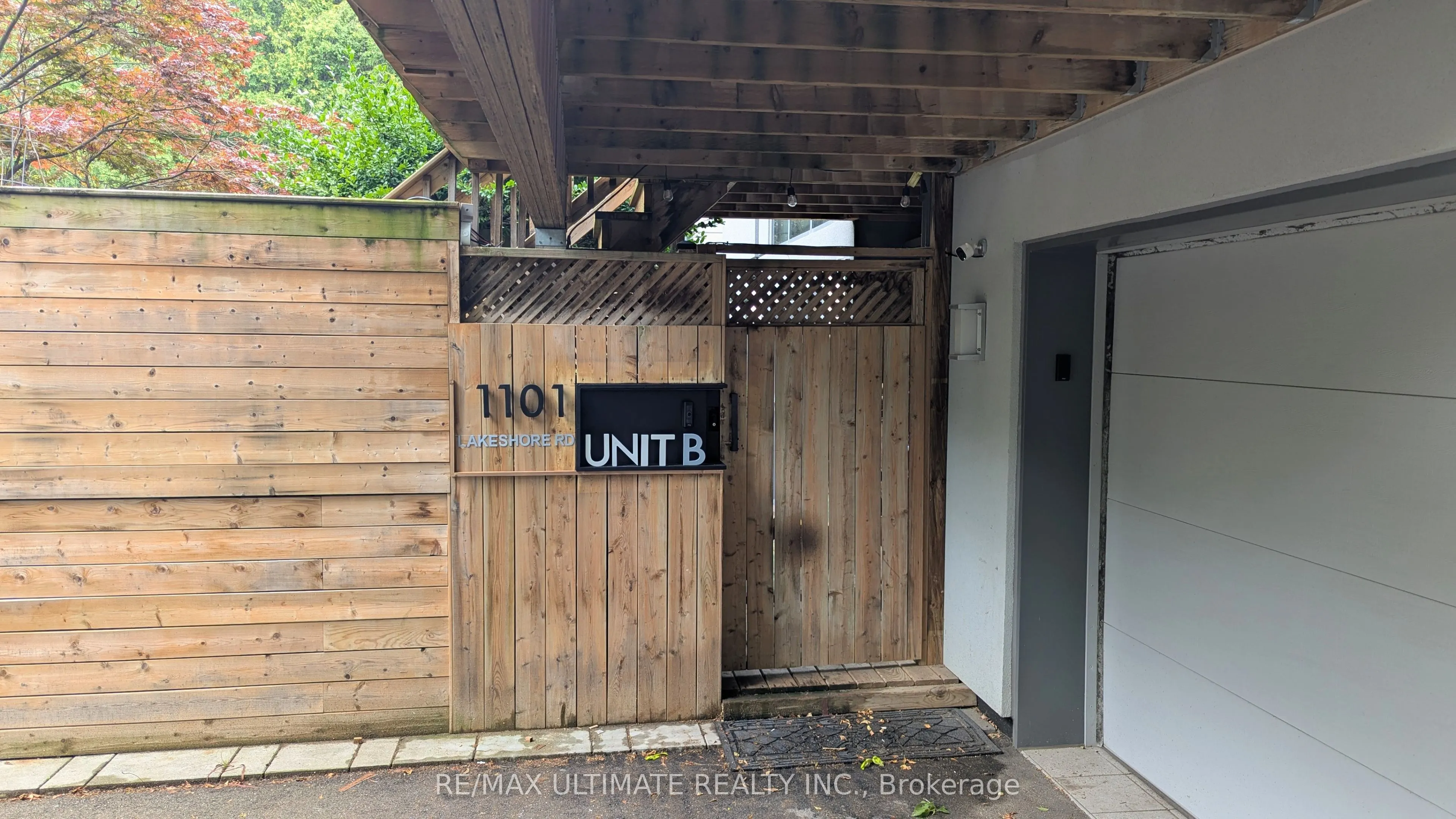 1101 Lakeshore Road W, #Lower