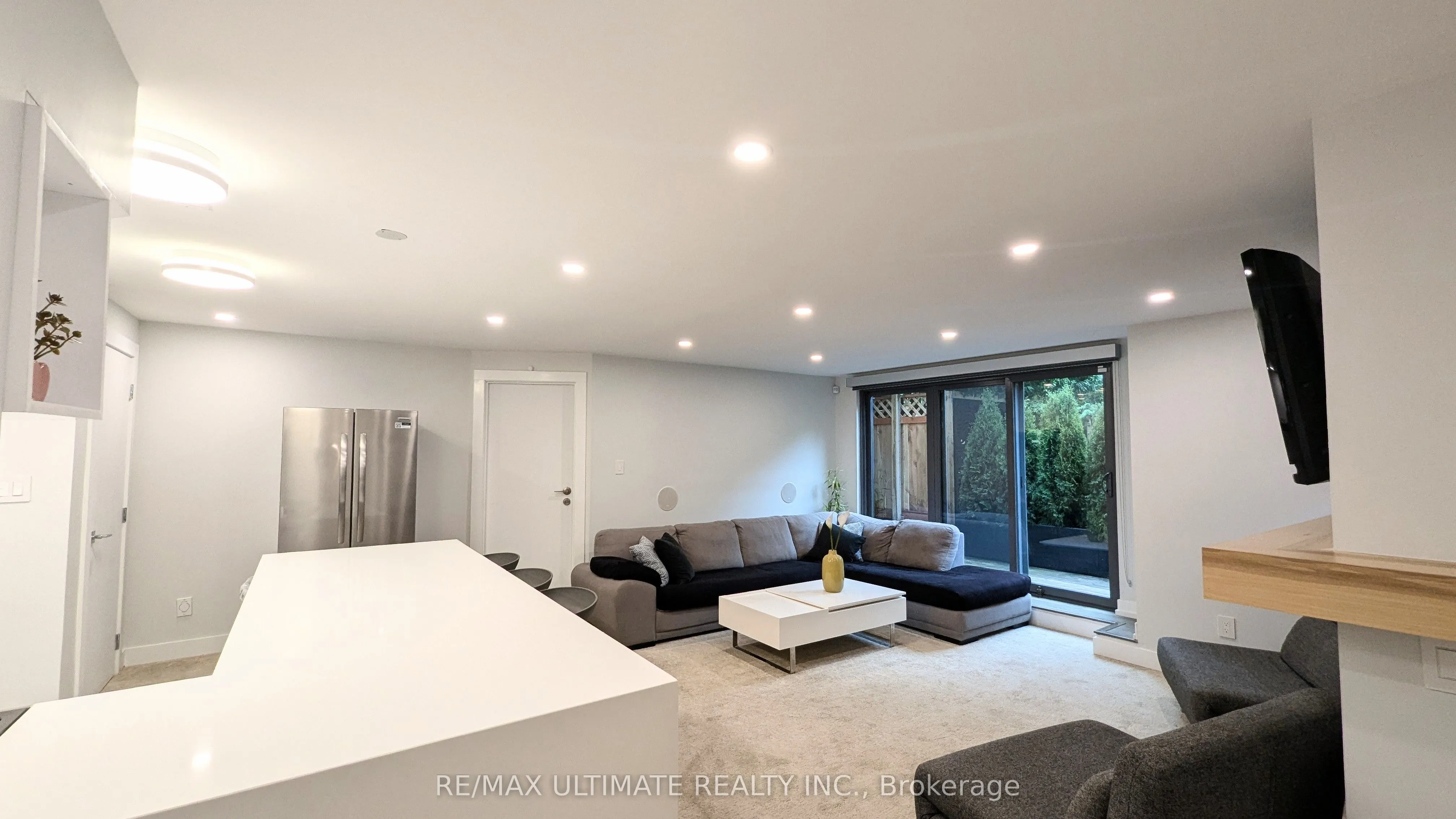 1101 Lakeshore Road W, #Lower
