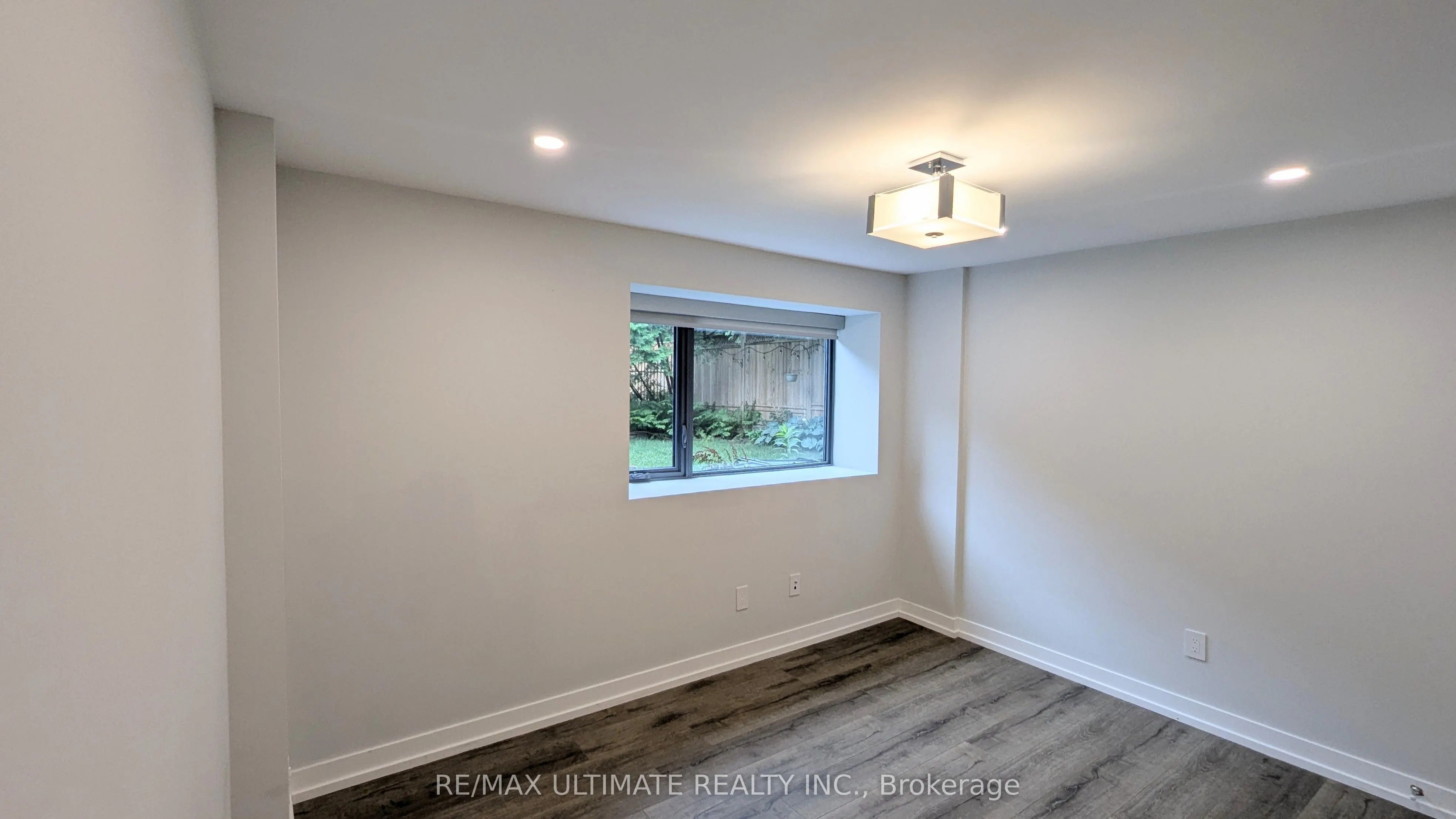 1101 Lakeshore Road W, #Lower