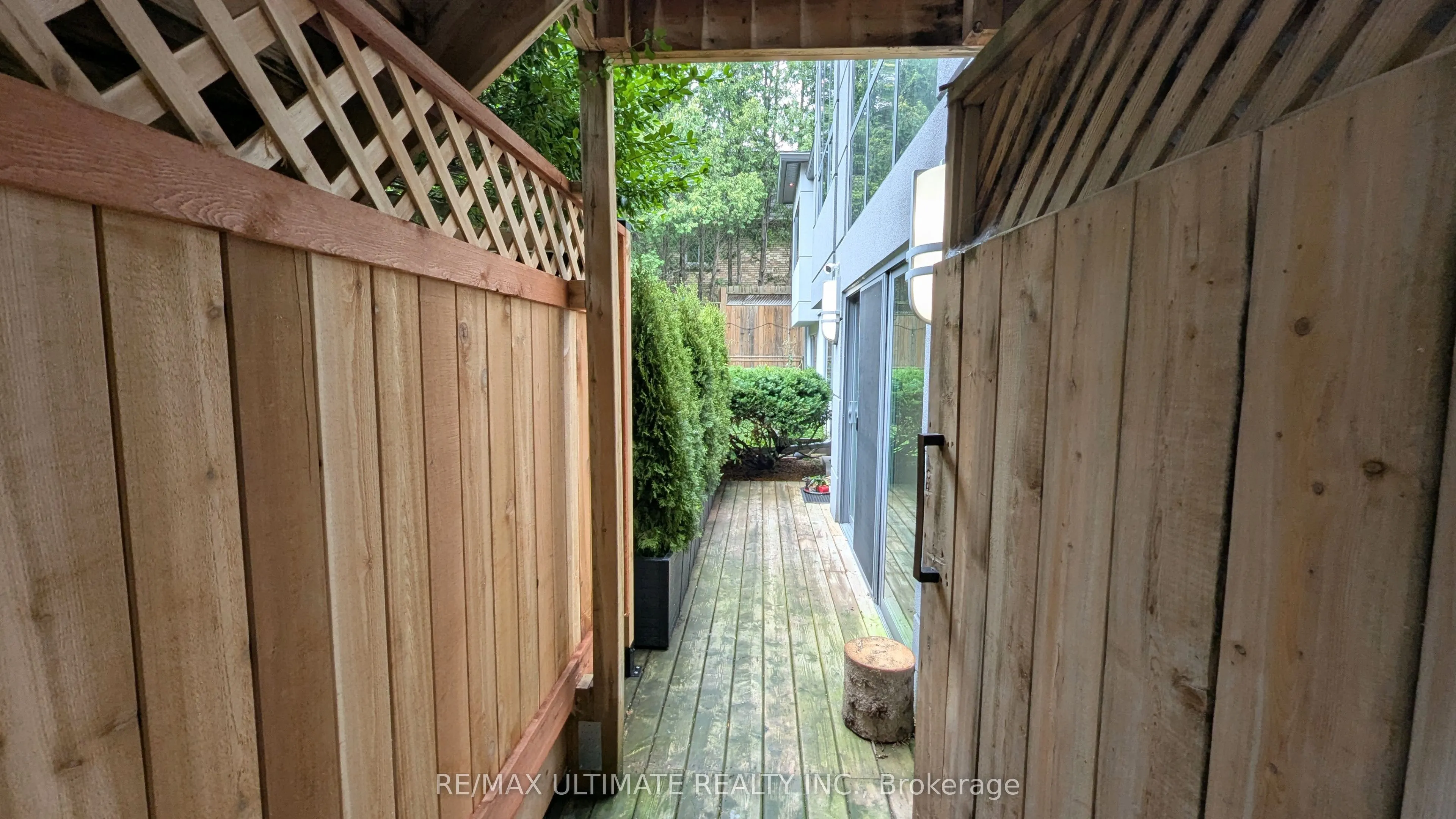 1101 Lakeshore Road W, #Lower