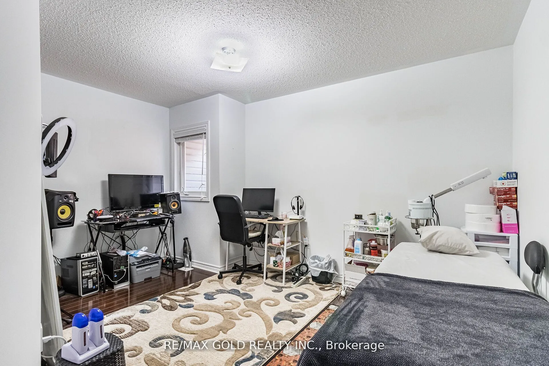 4 Mistletoe Place