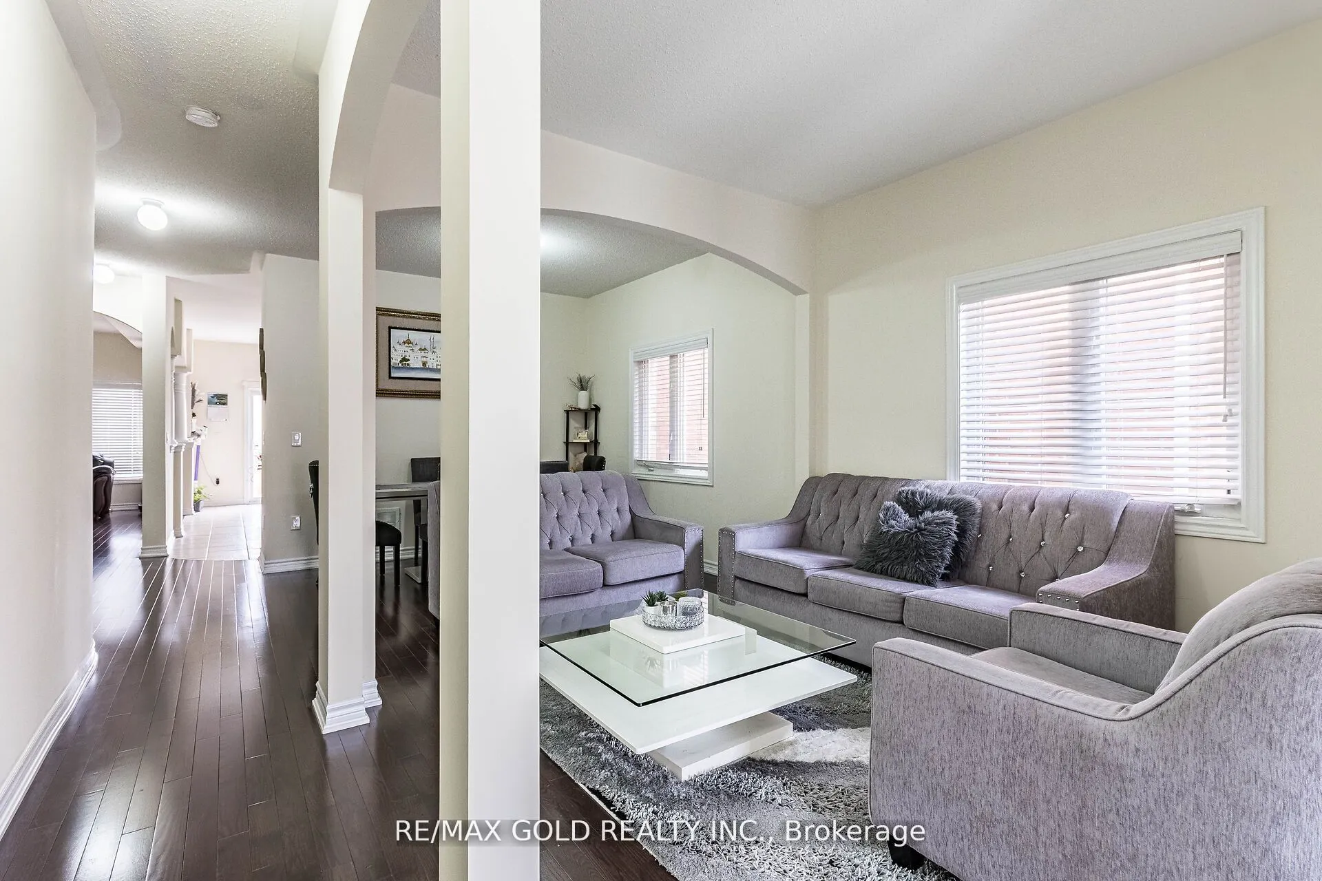 4 Mistletoe Place