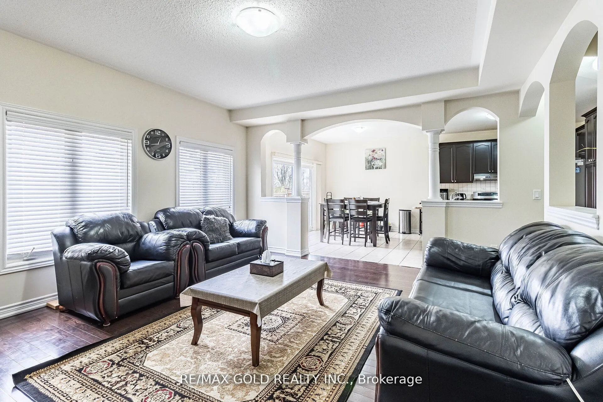 4 Mistletoe Place