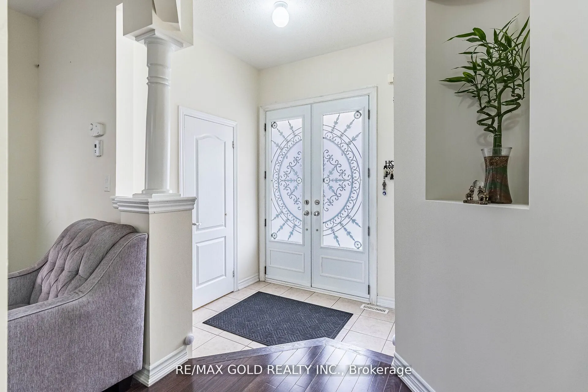 4 Mistletoe Place
