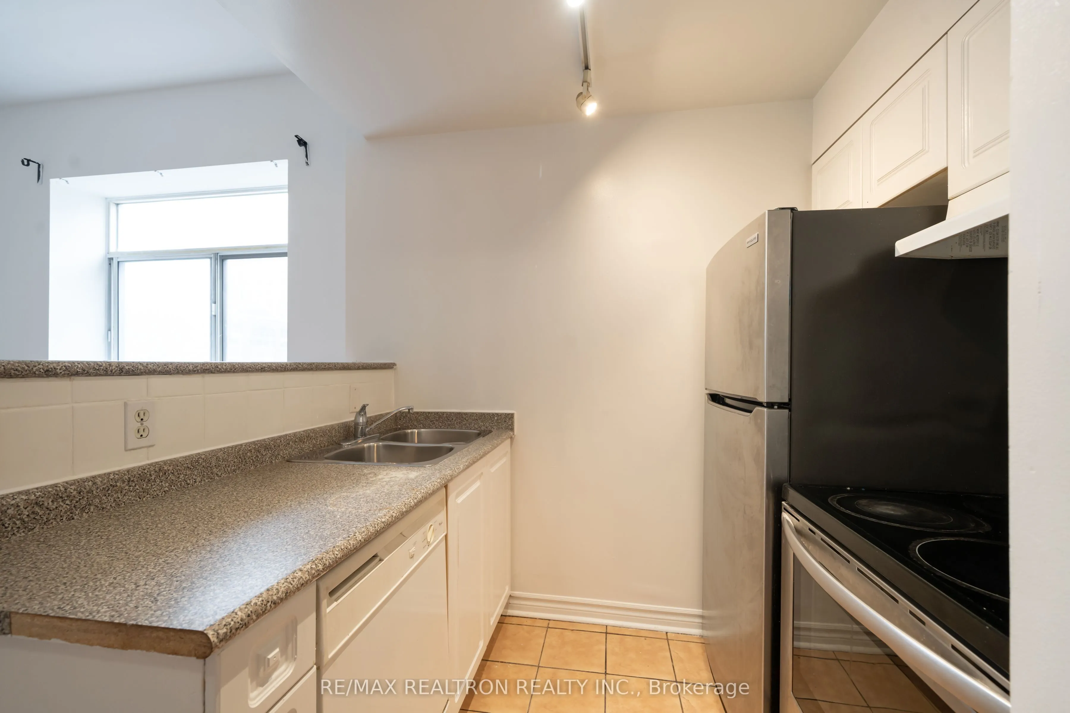 1407 Dupont Street, #201