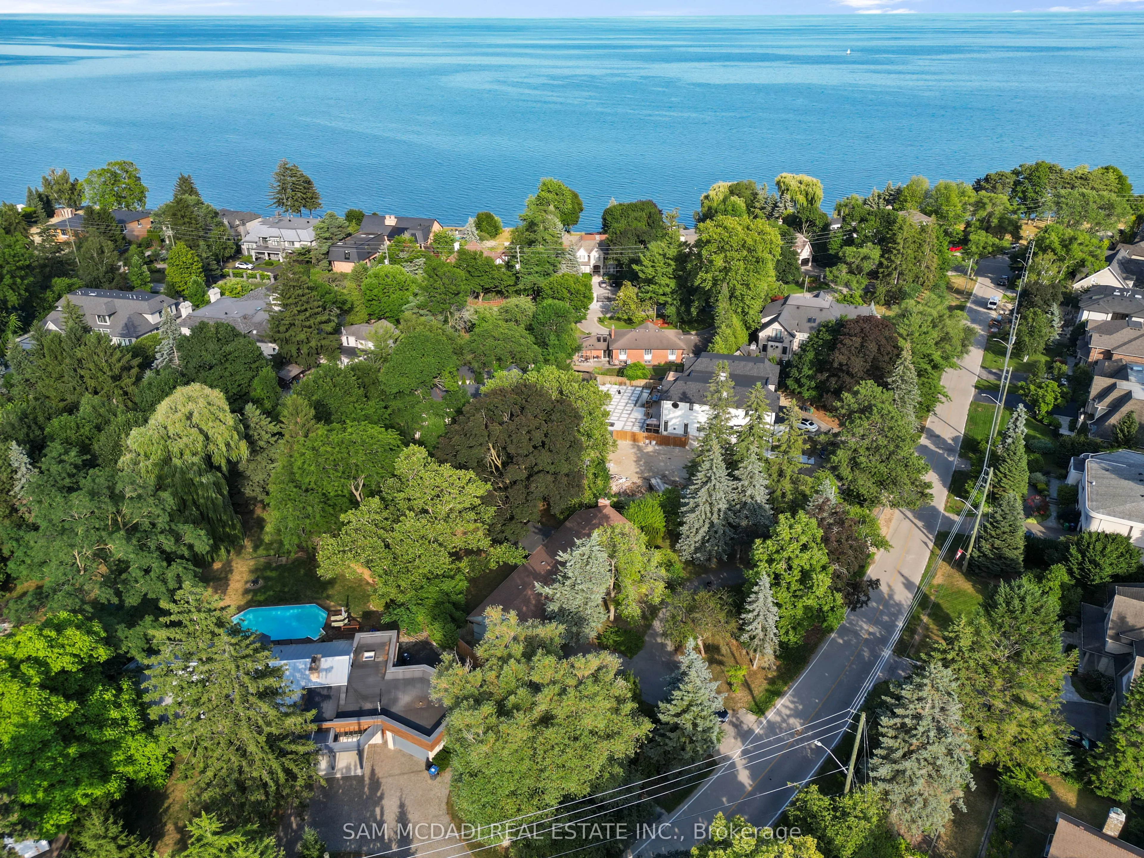 415 Country Club Crescent