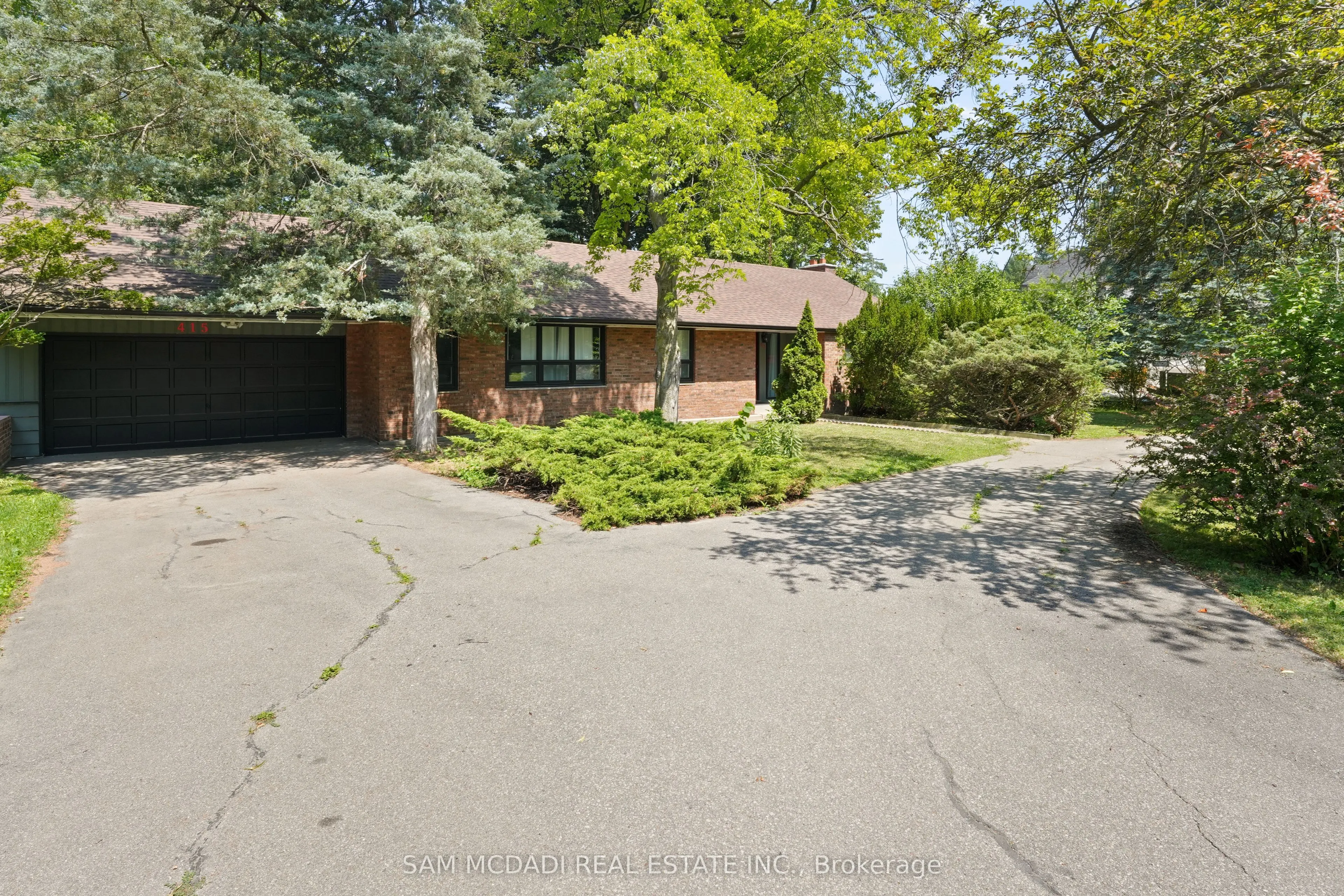 415 Country Club Crescent