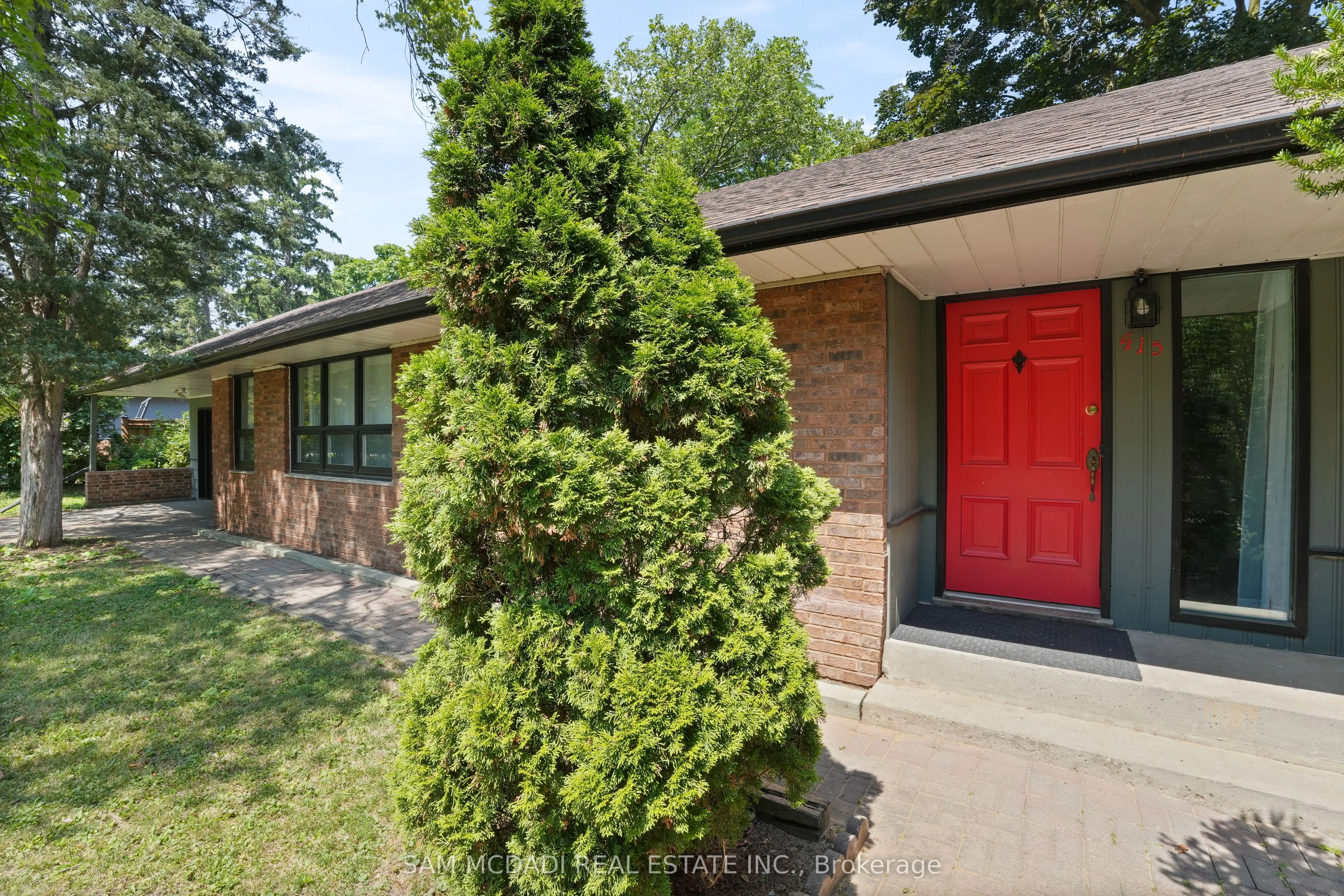 415 Country Club Crescent