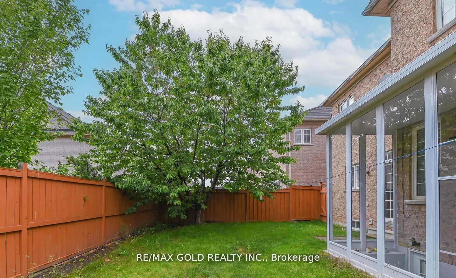 54 Gamson Crescent