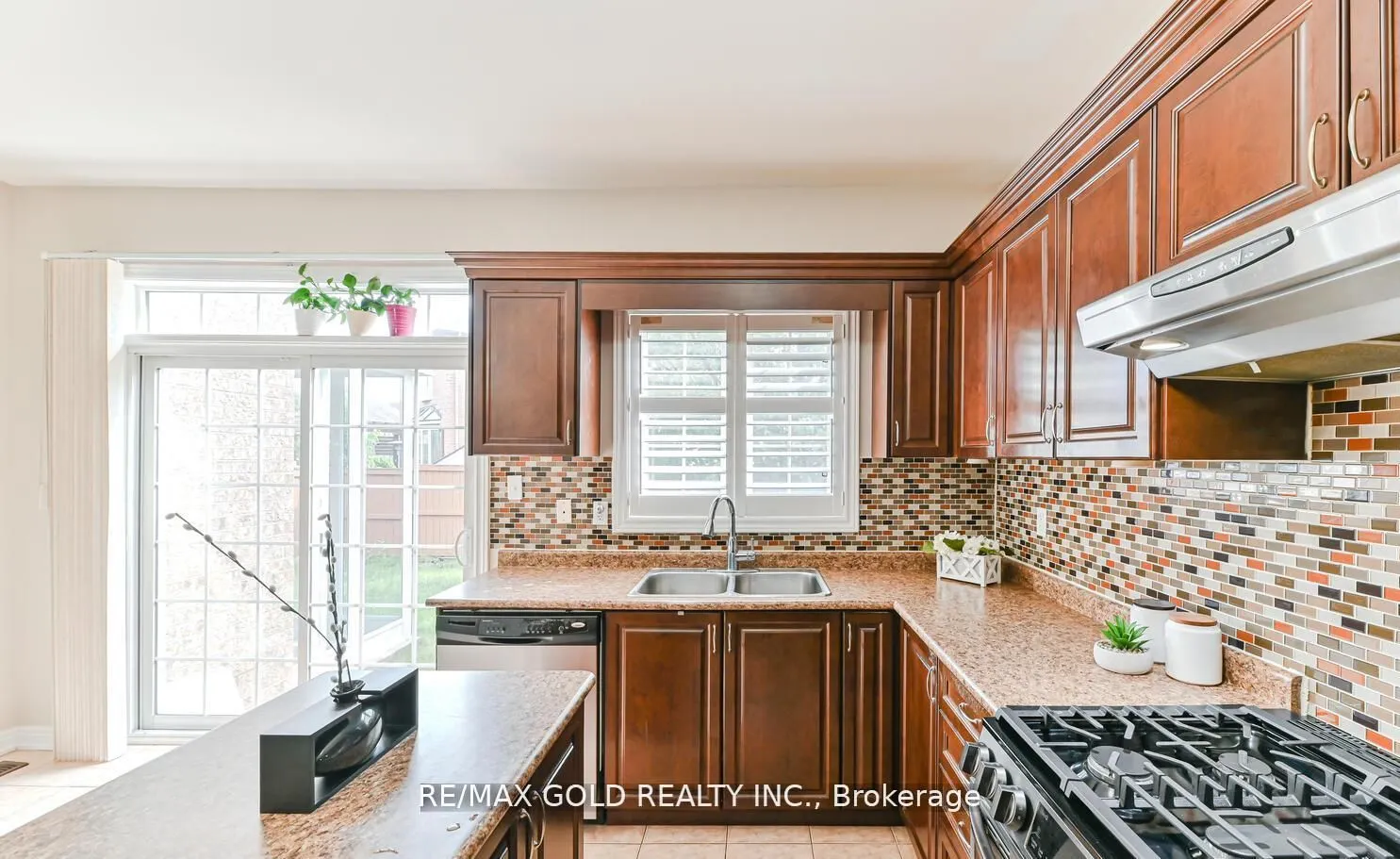 54 Gamson Crescent
