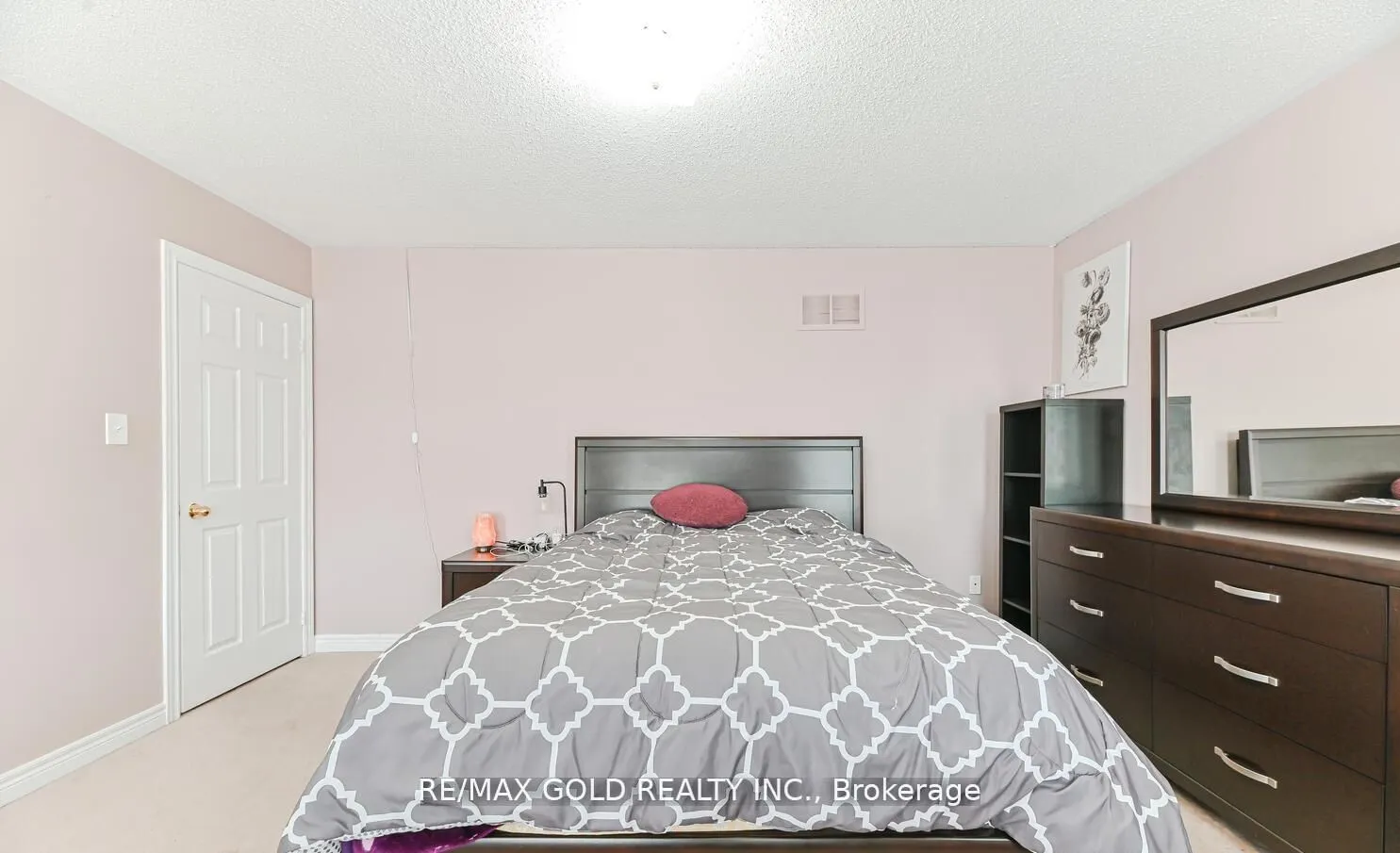 54 Gamson Crescent