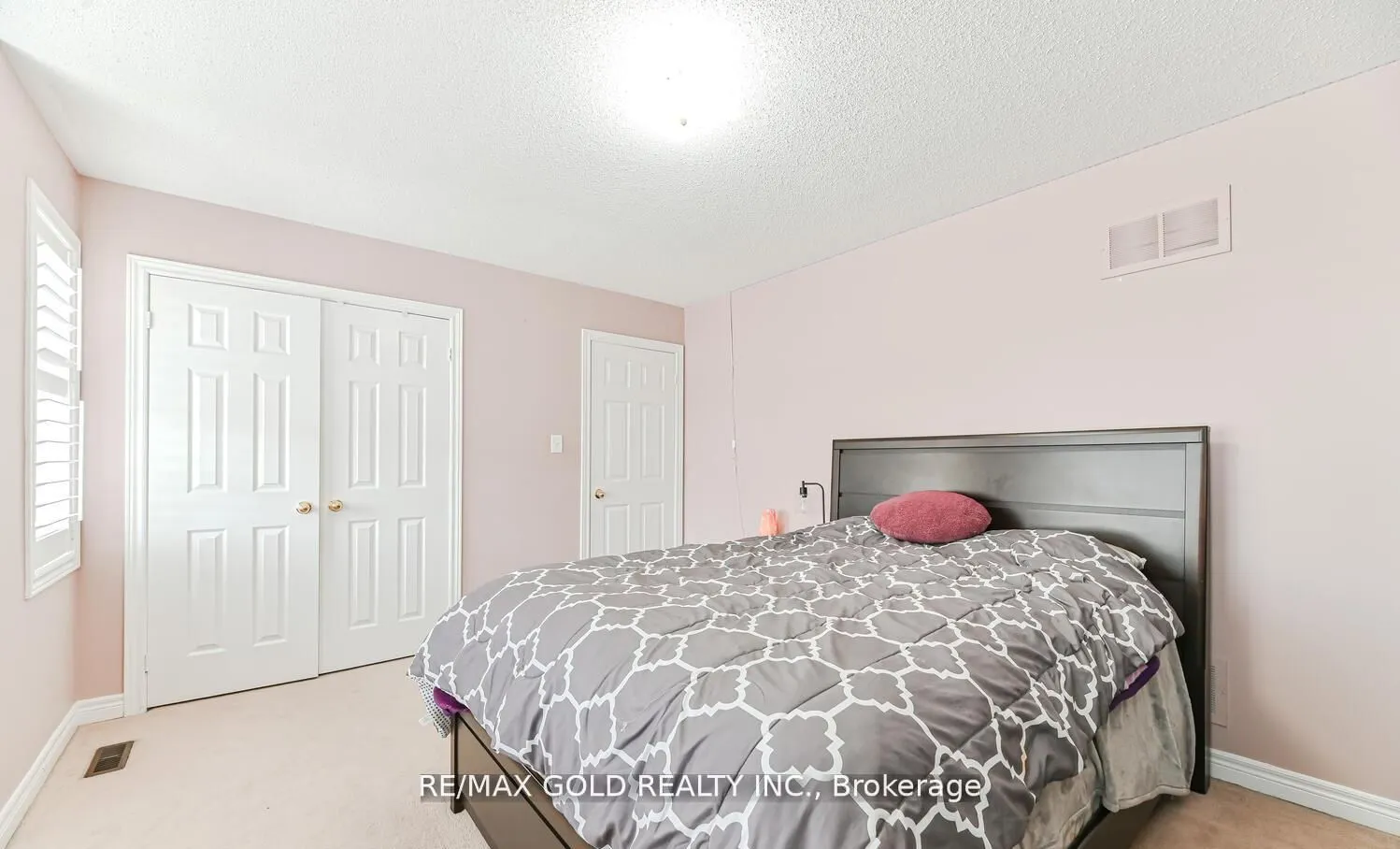 54 Gamson Crescent