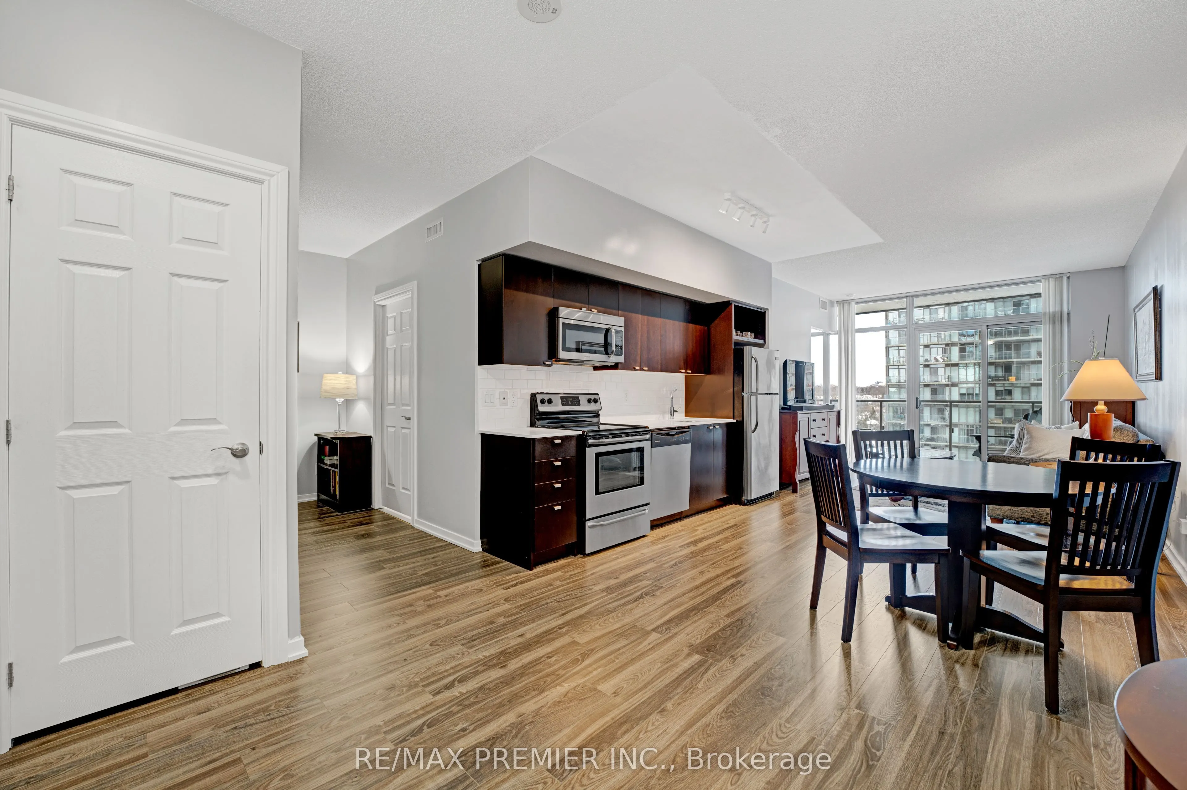 105 The Queensway, #714