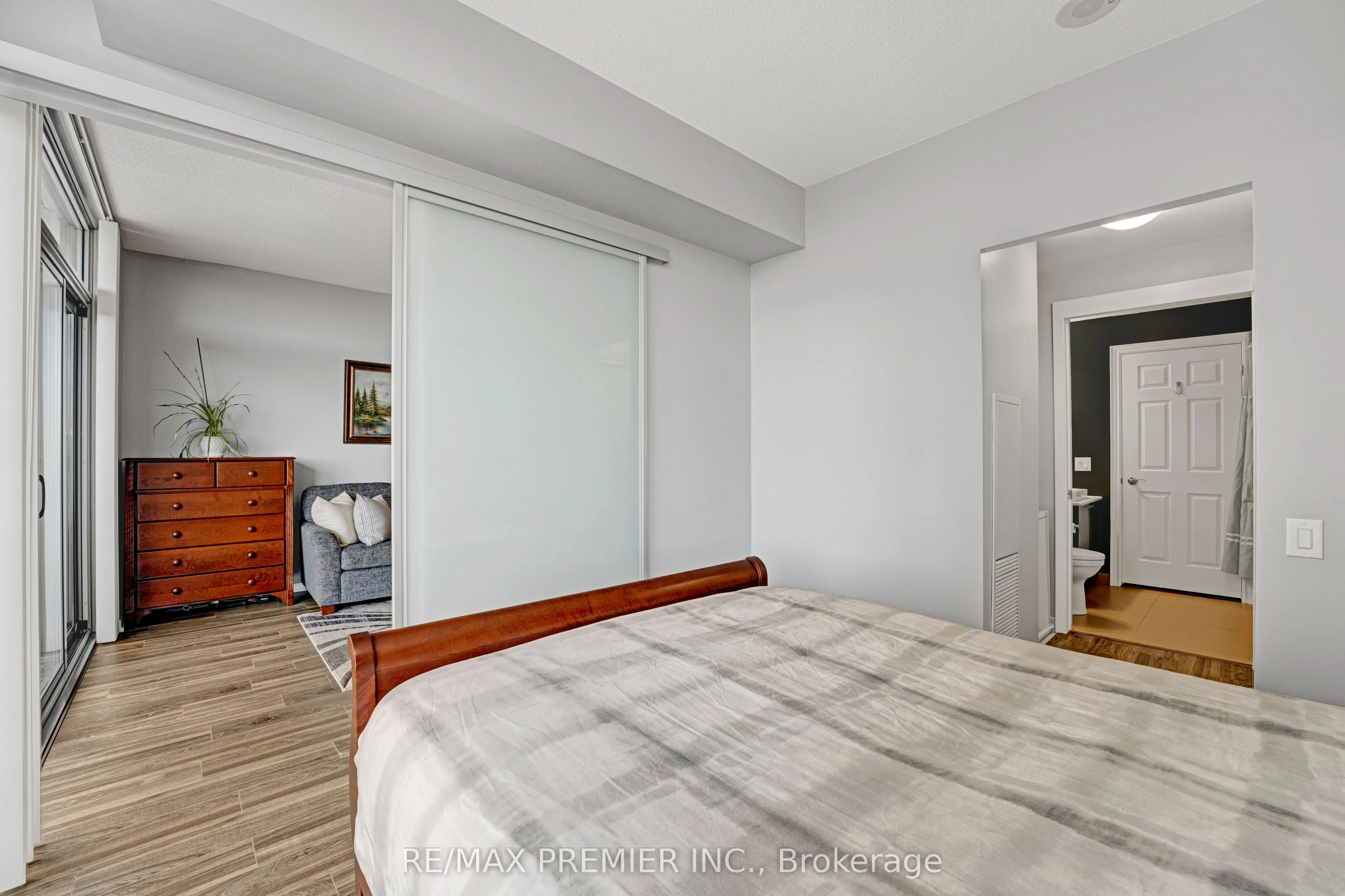 105 The Queensway, #714