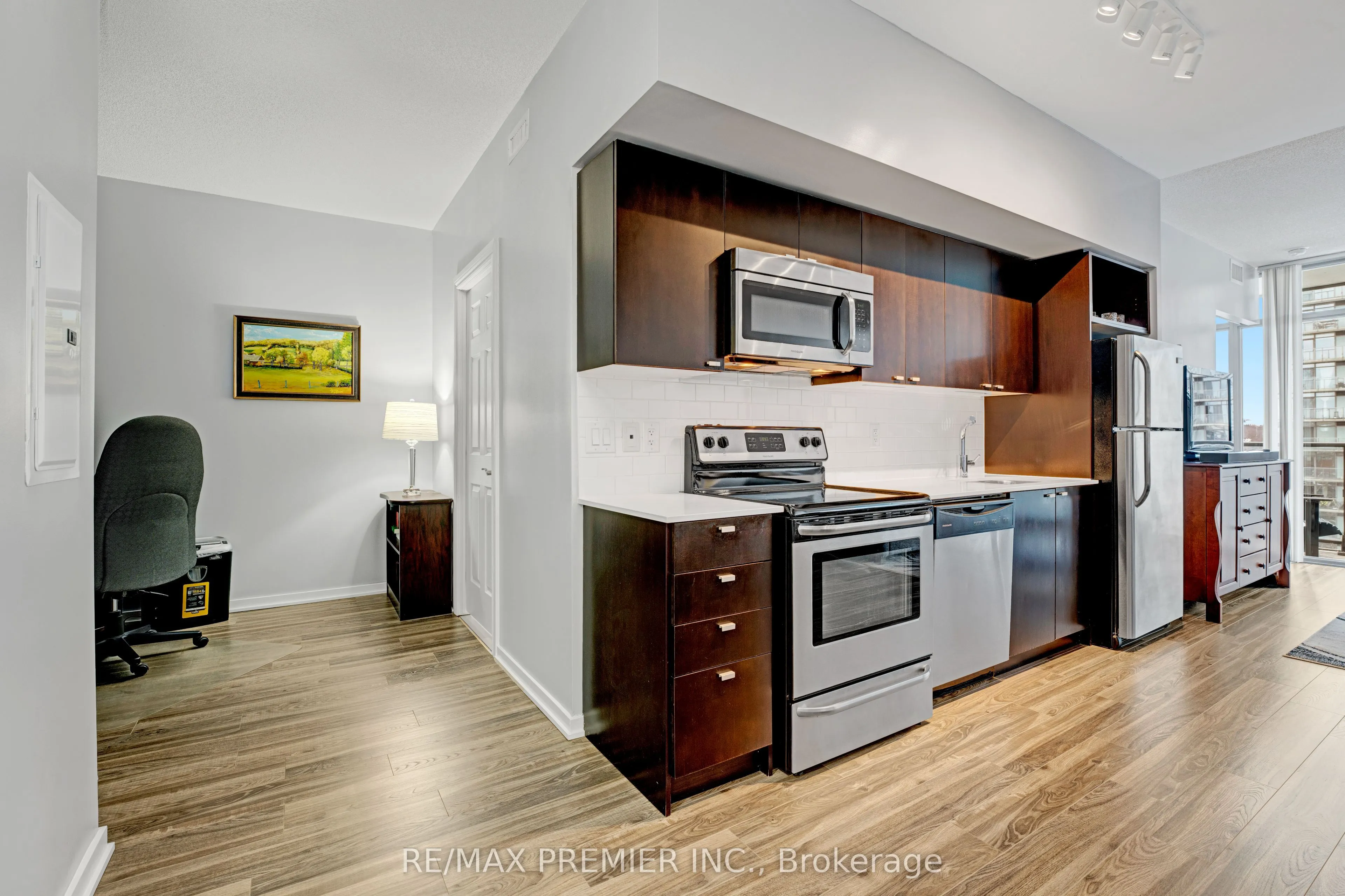 105 The Queensway, #714