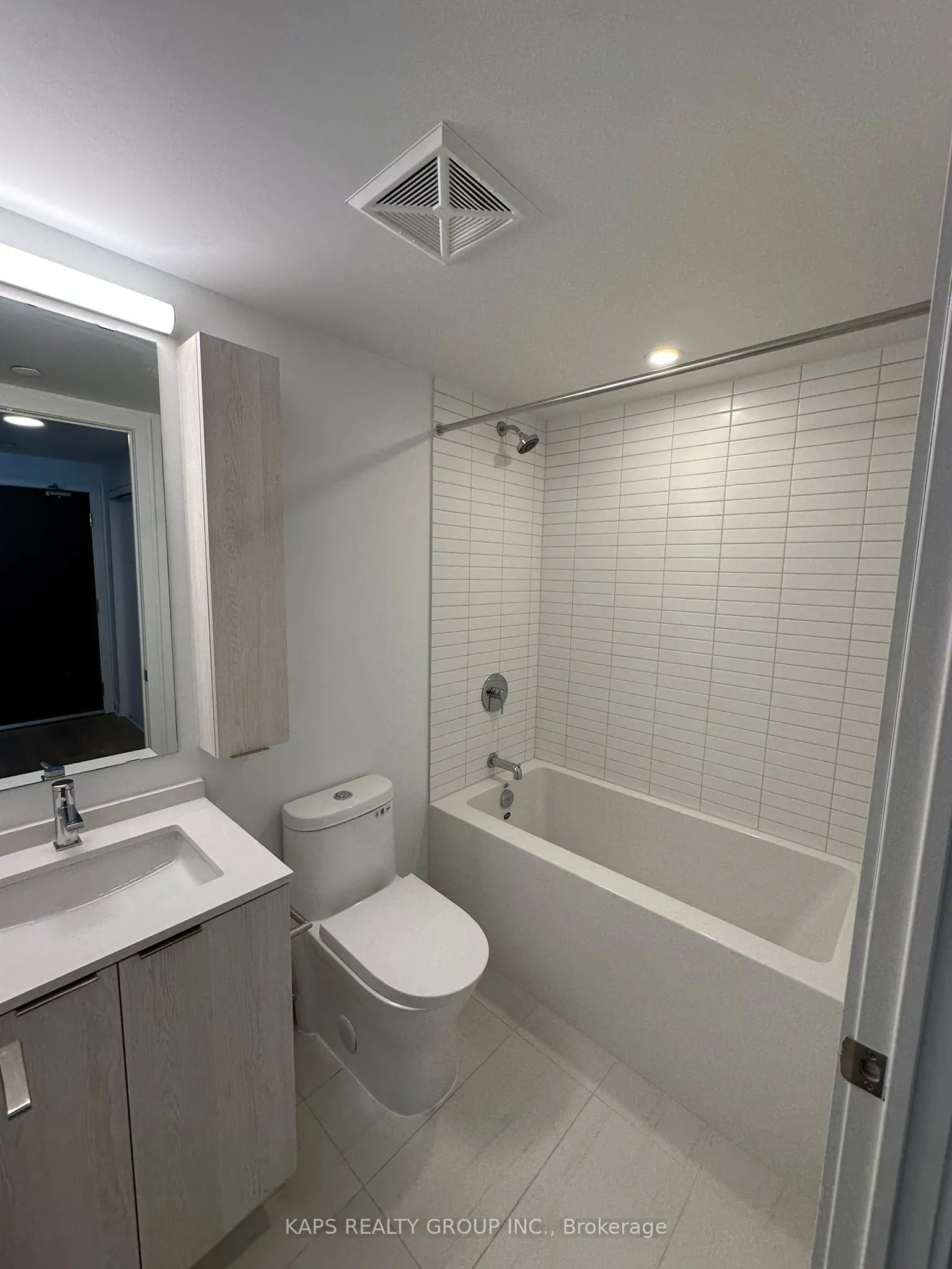 89 Dundas St Street W, #213