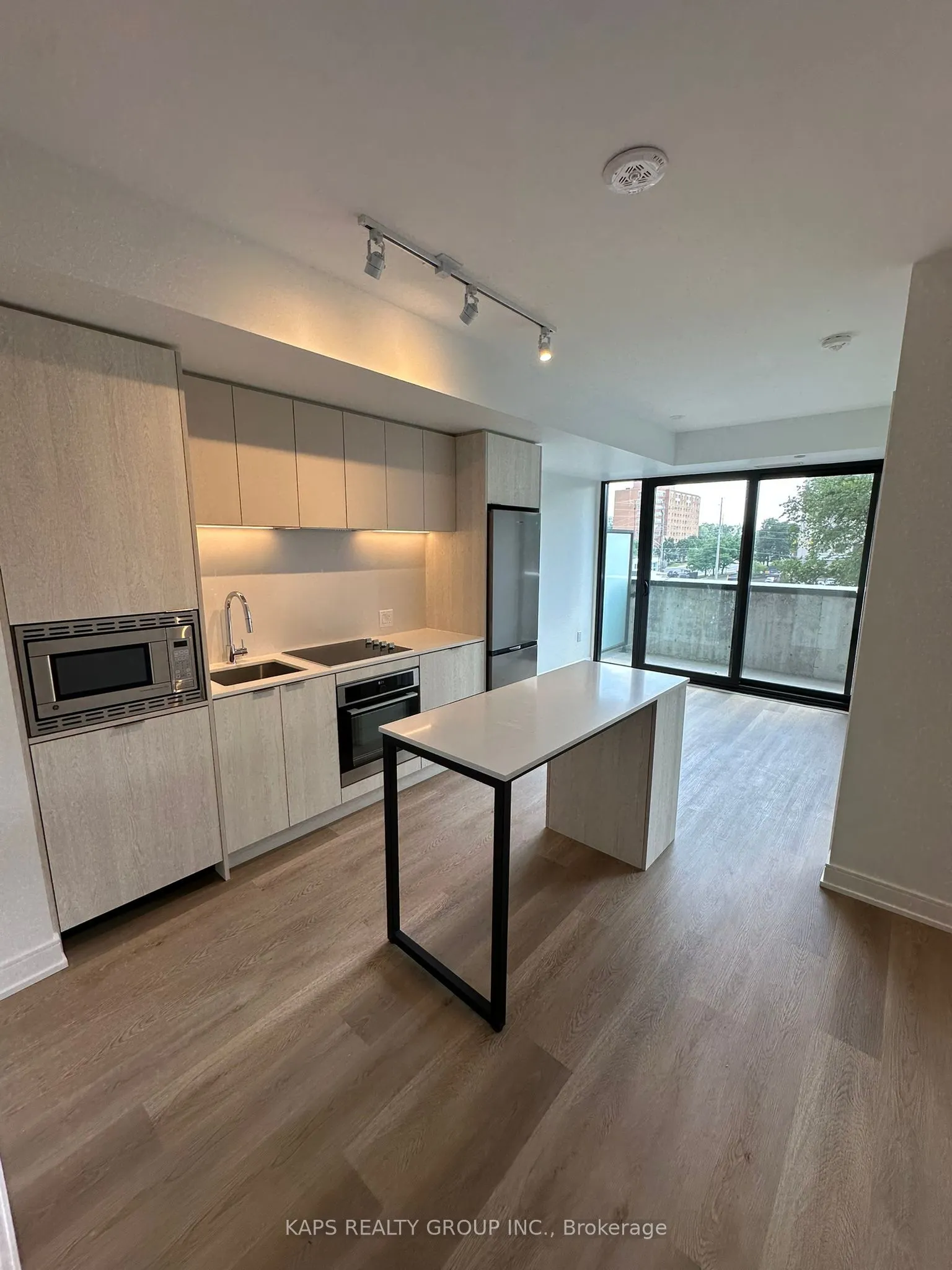 89 Dundas St Street W, #213